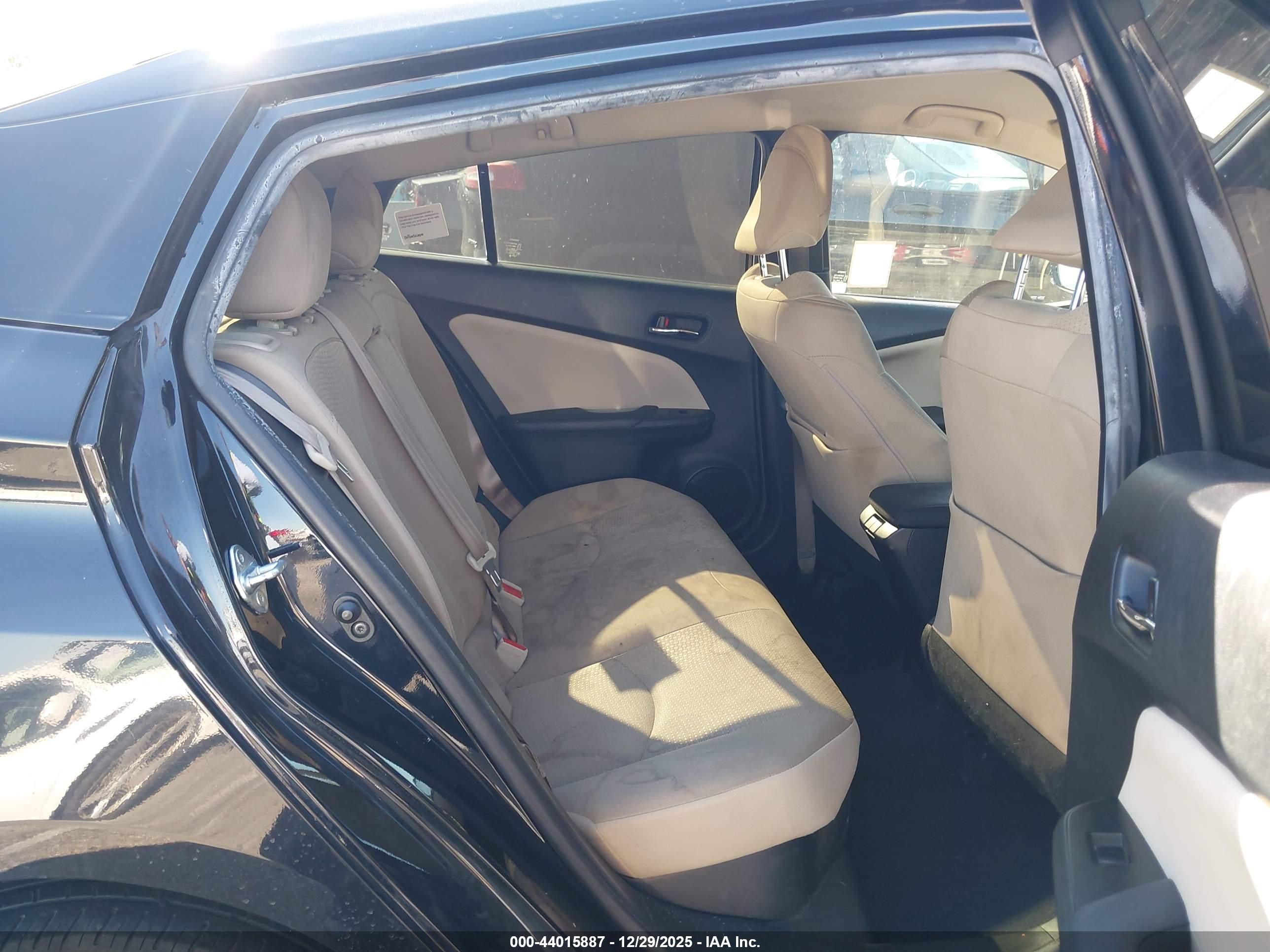 TOYOTA PRIUS image 8