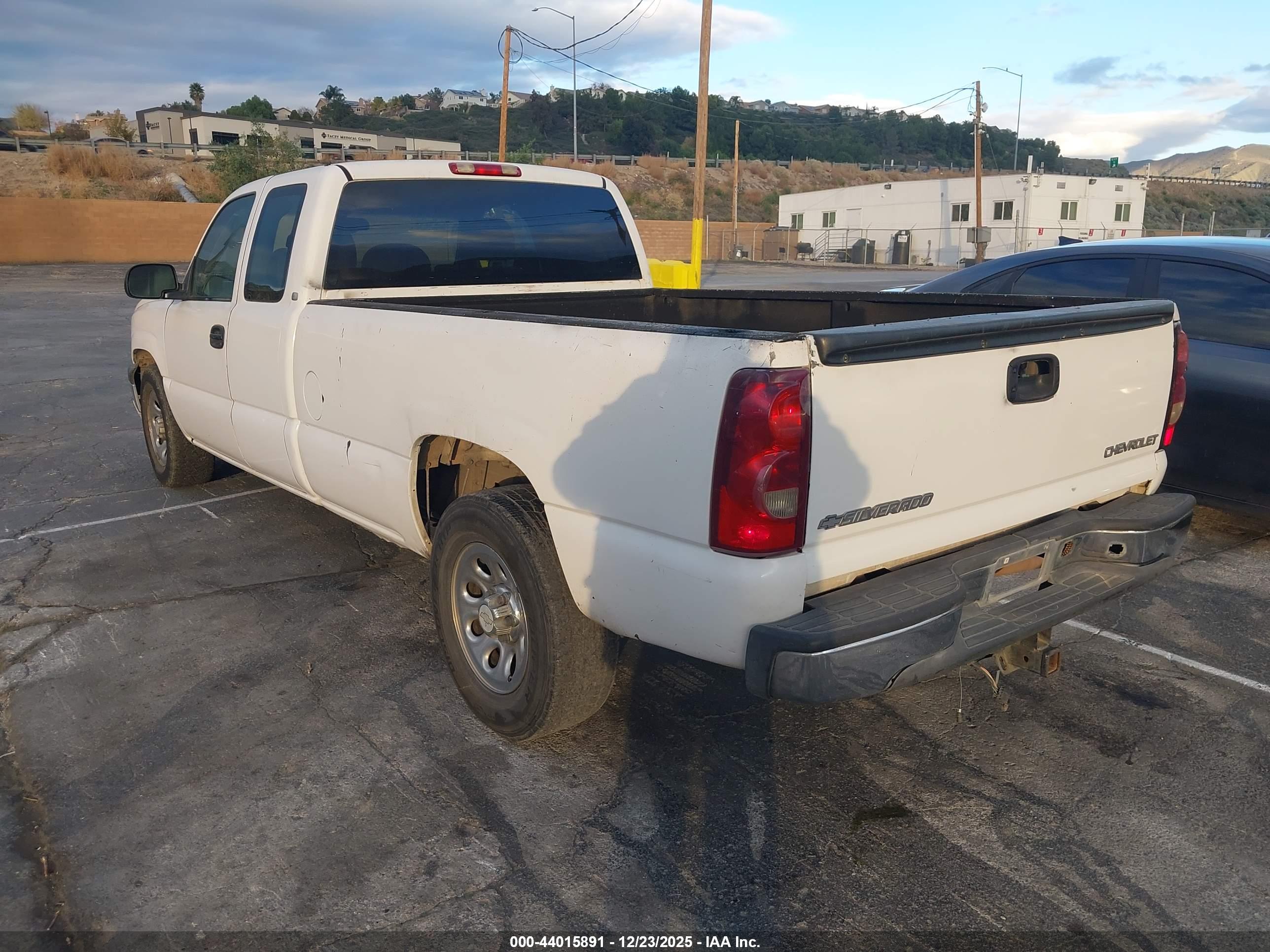 CHEVROLET SILVERADO image 3