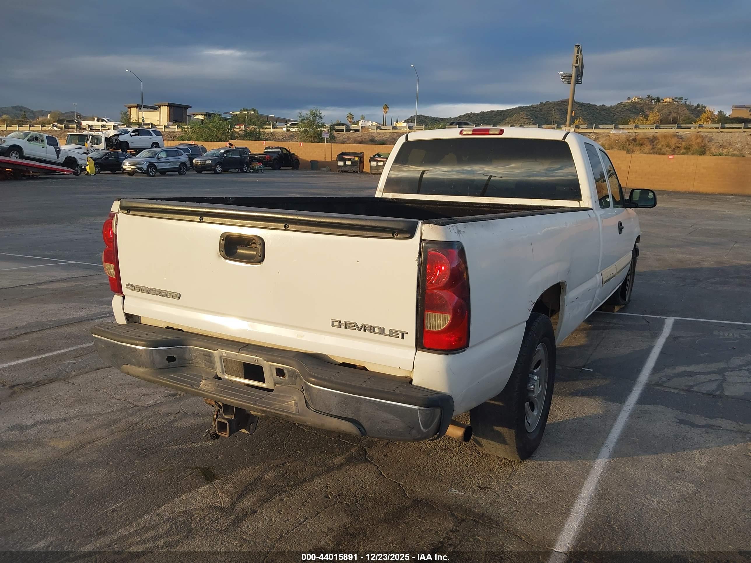 CHEVROLET SILVERADO image 4