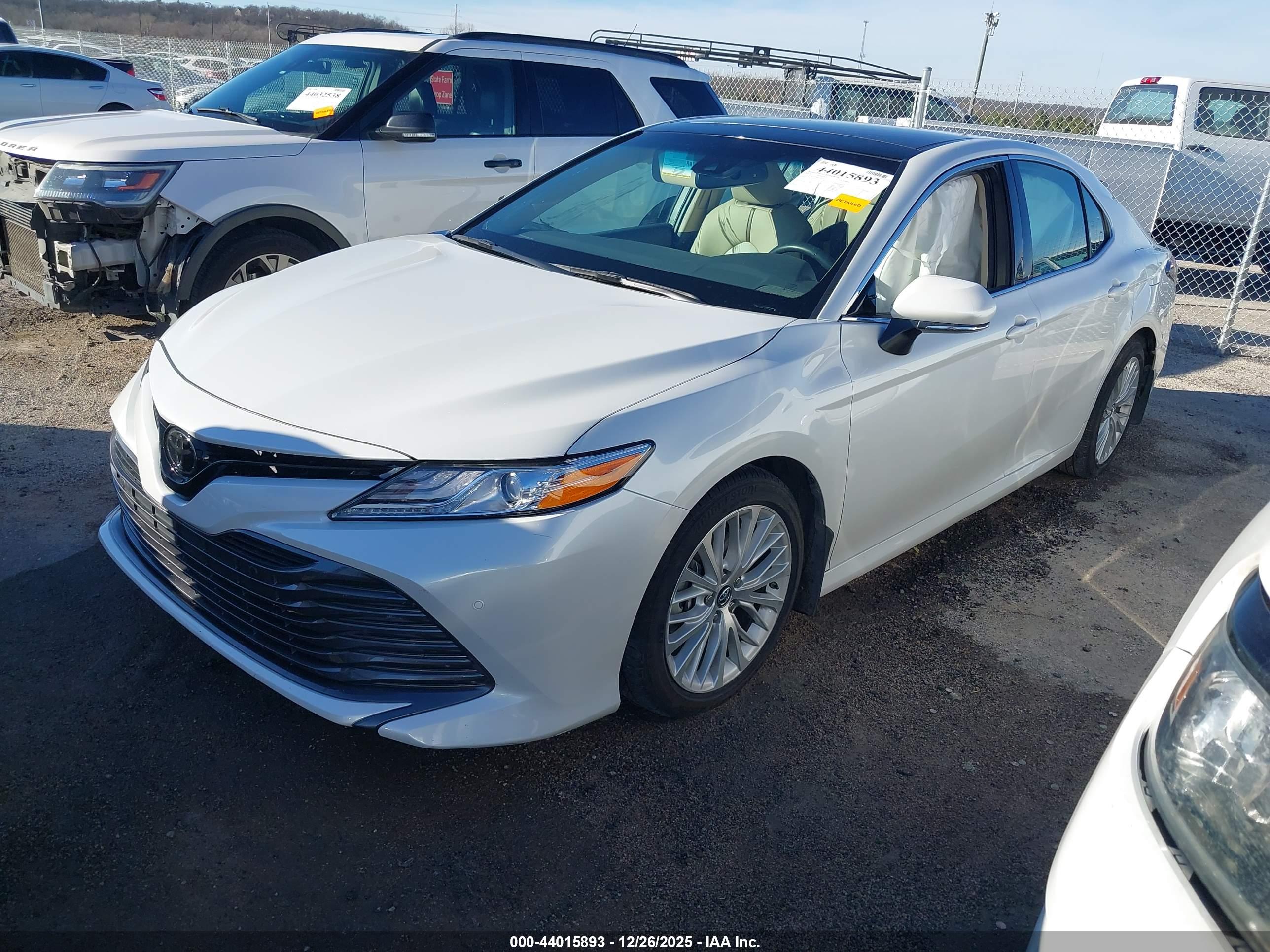 TOYOTA CAMRY image 2