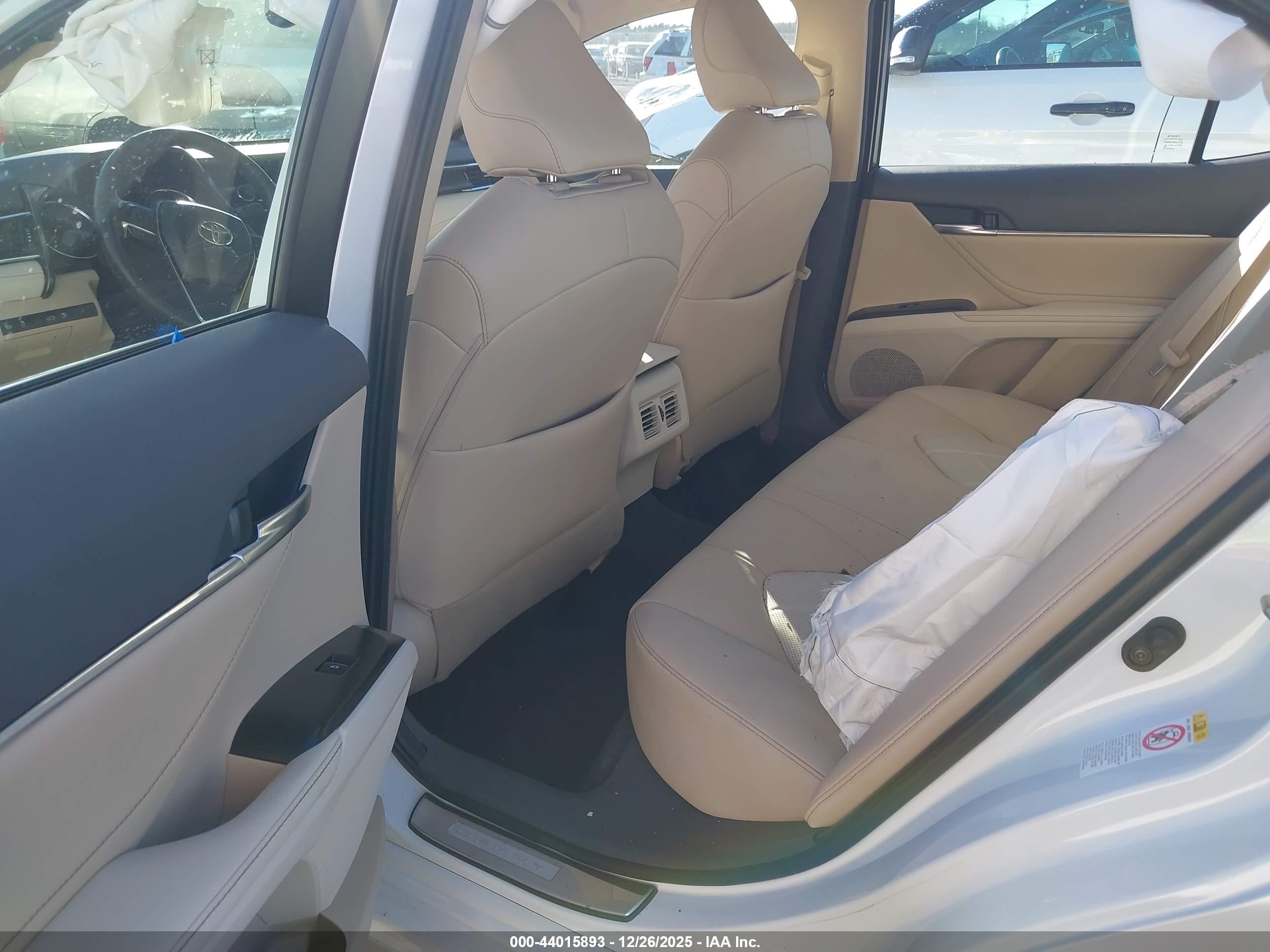 TOYOTA CAMRY image 8