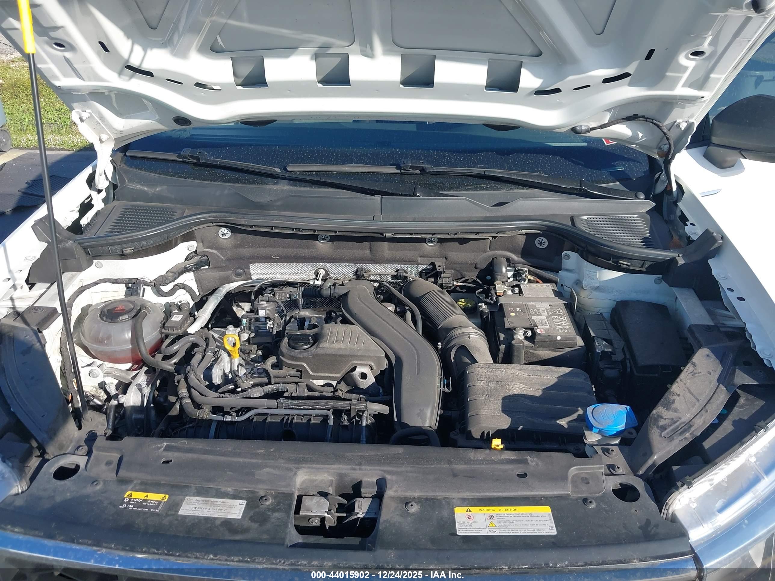 VOLKSWAGEN TAOS image 10
