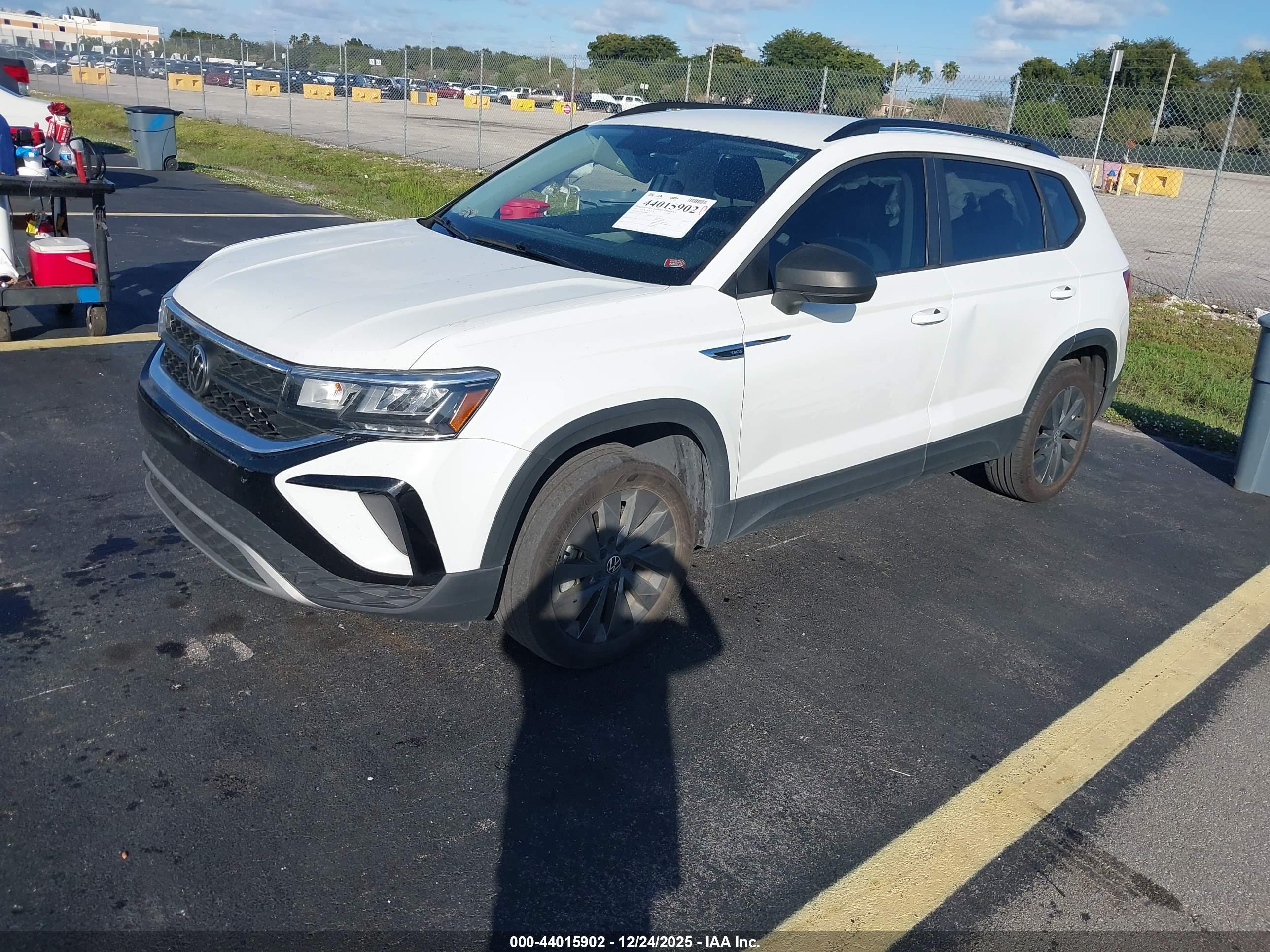 VOLKSWAGEN TAOS image 2