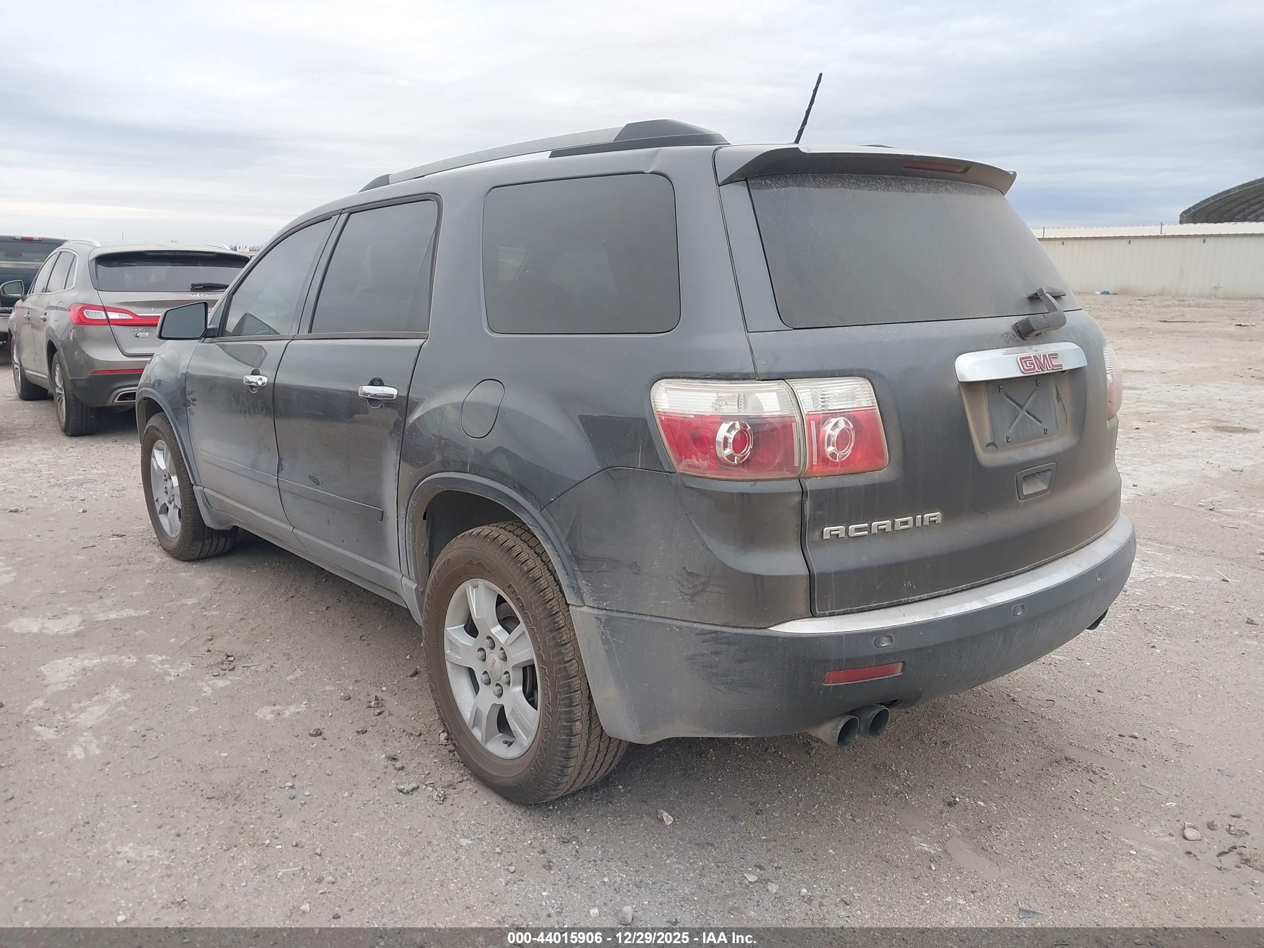 GMC ACADIA image 3