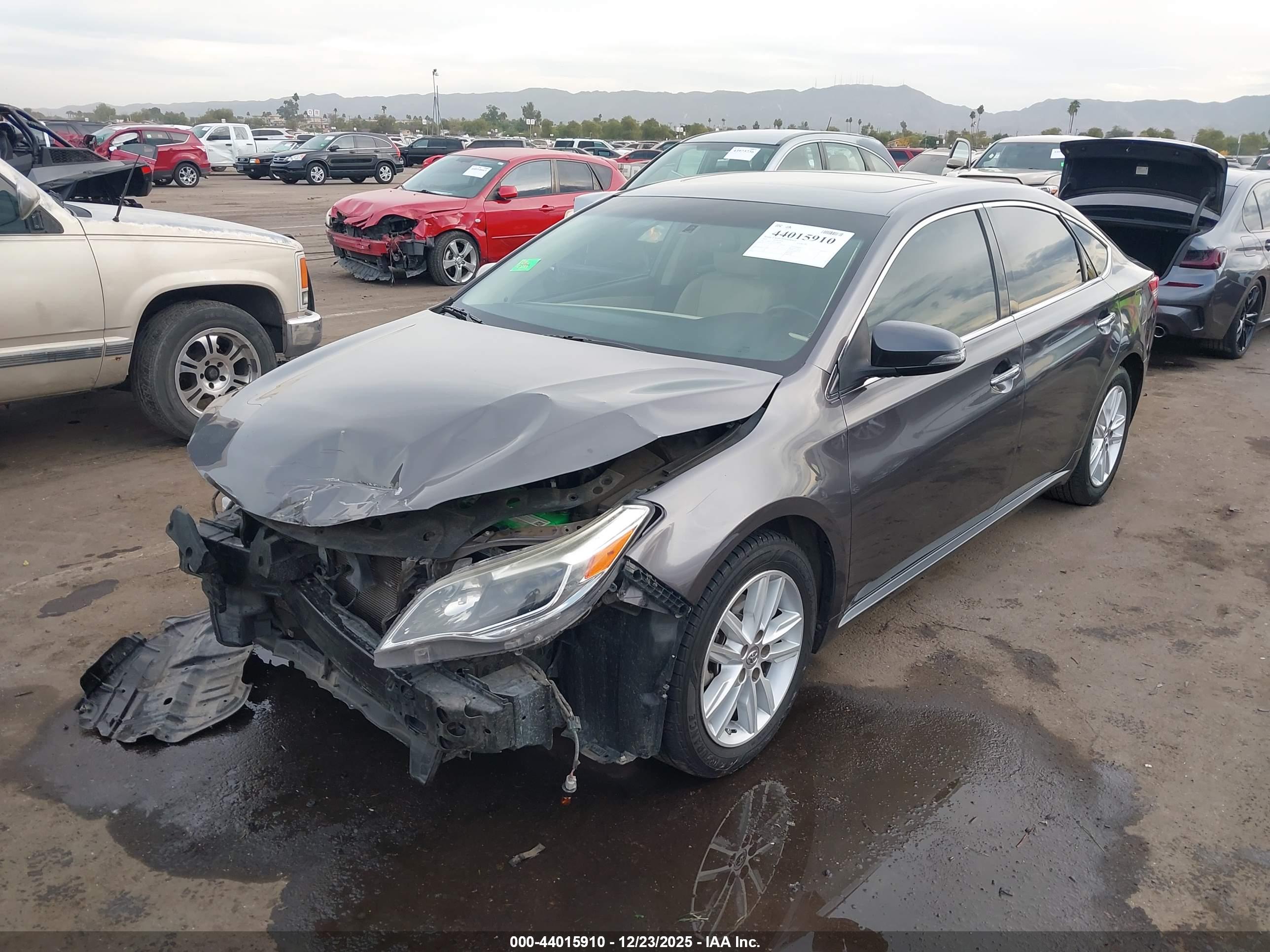 TOYOTA AVALON image 2