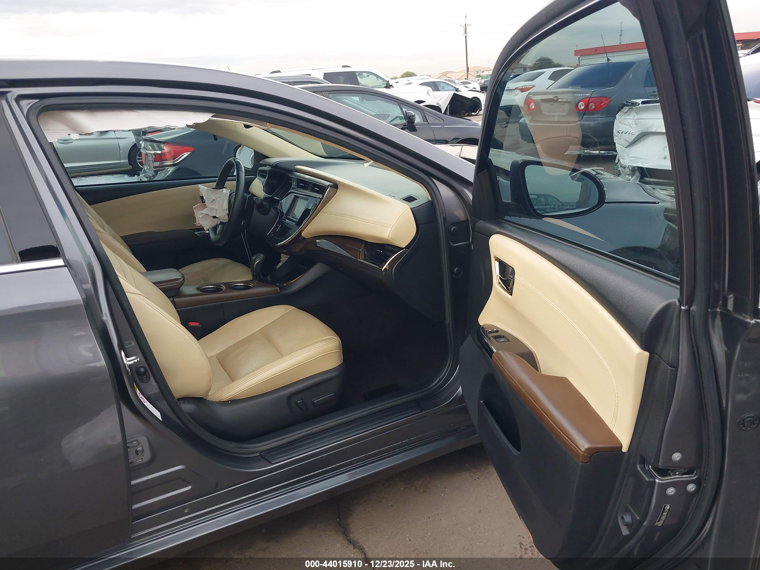 TOYOTA AVALON image 5