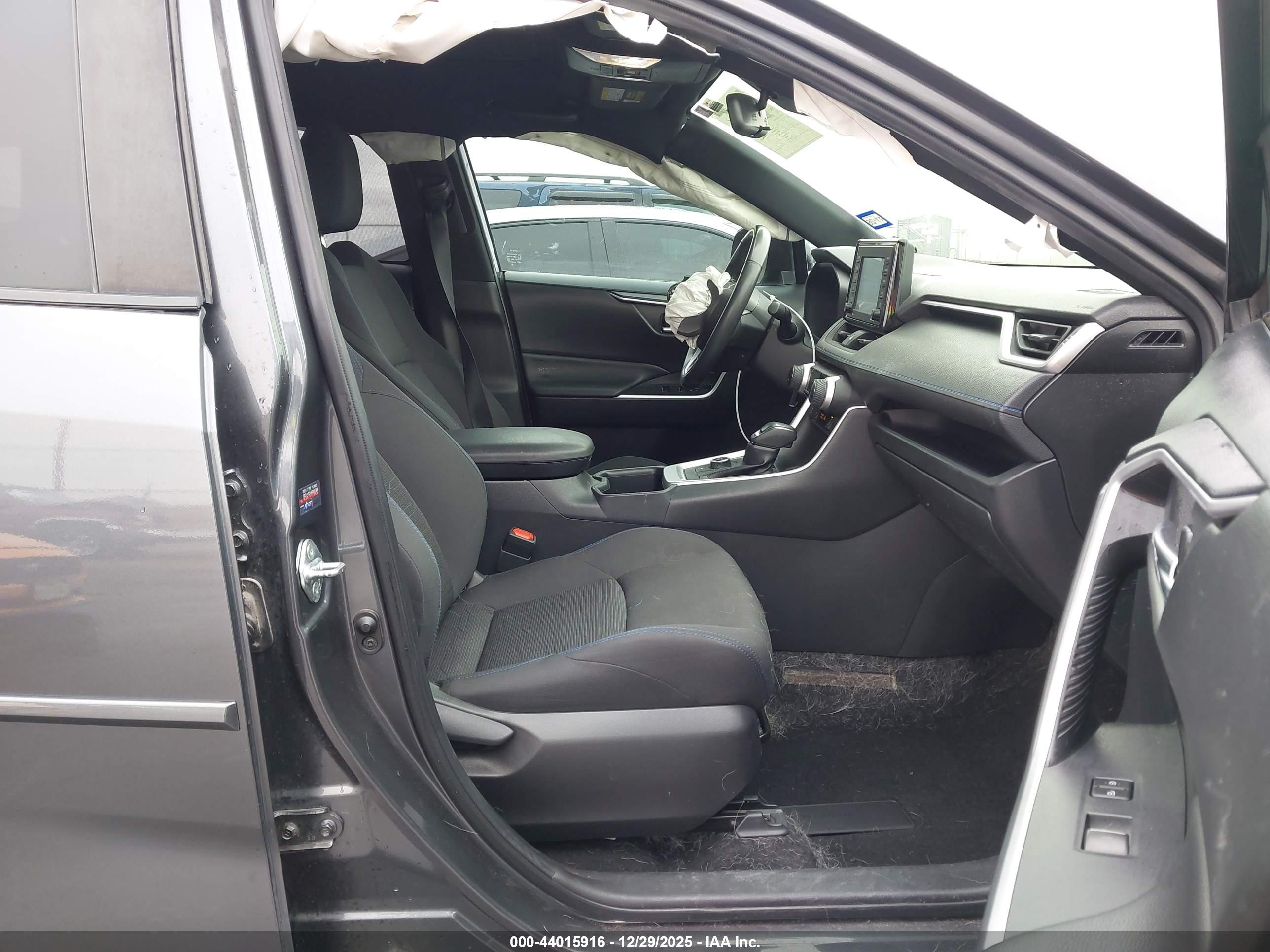 TOYOTA RAV4 image 5