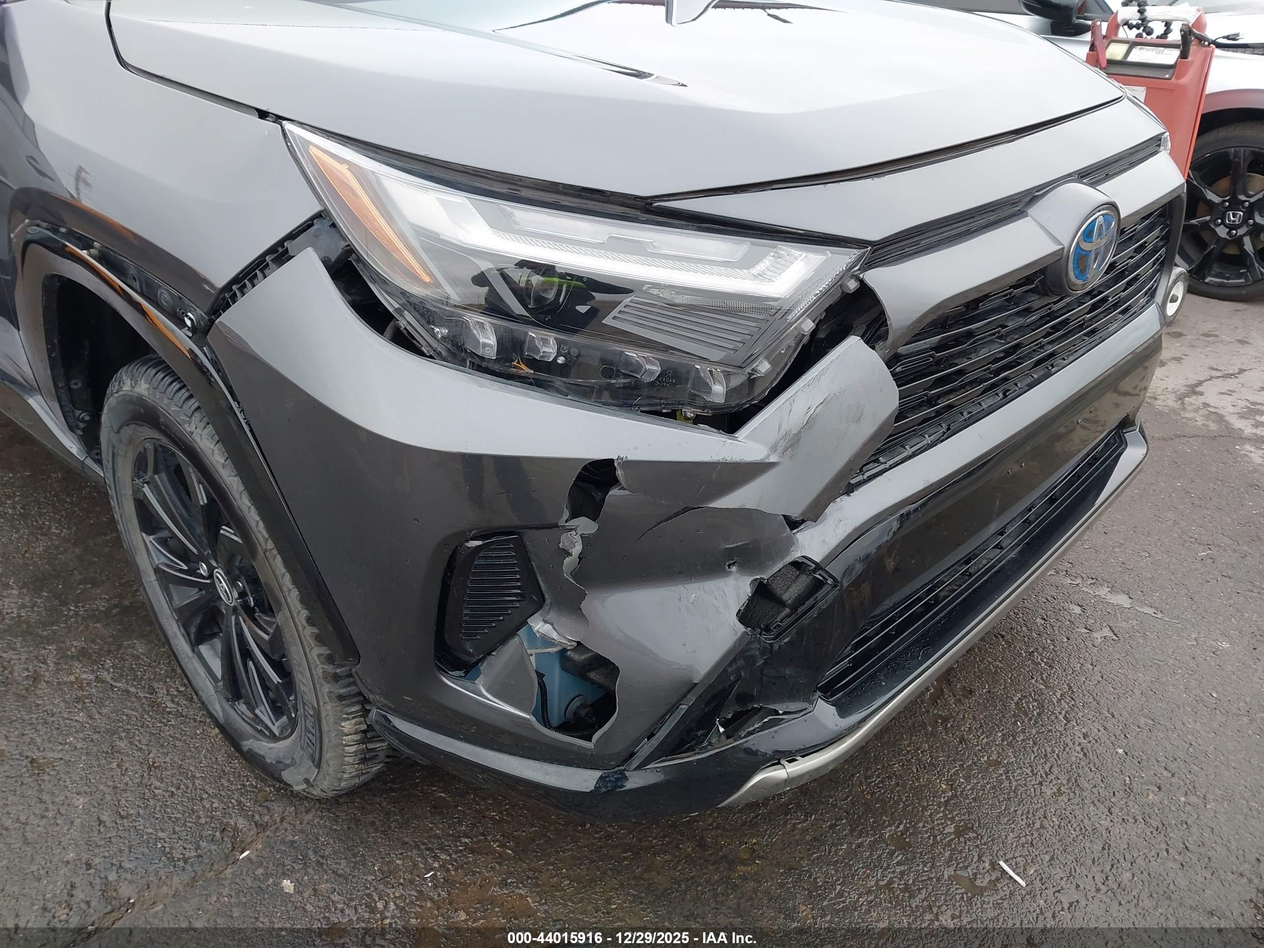 TOYOTA RAV4 image 6