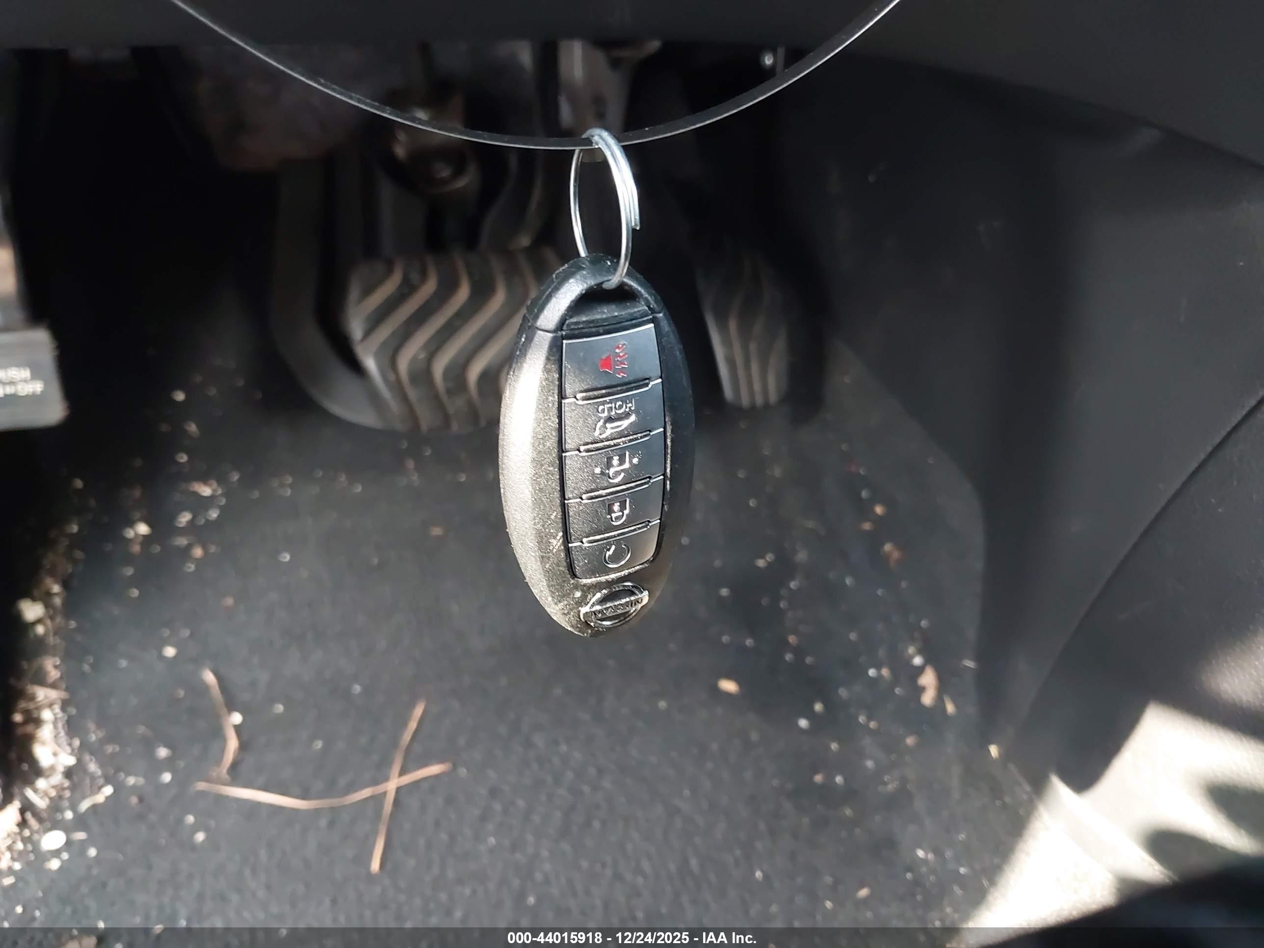 NISSAN ROGUE image 11