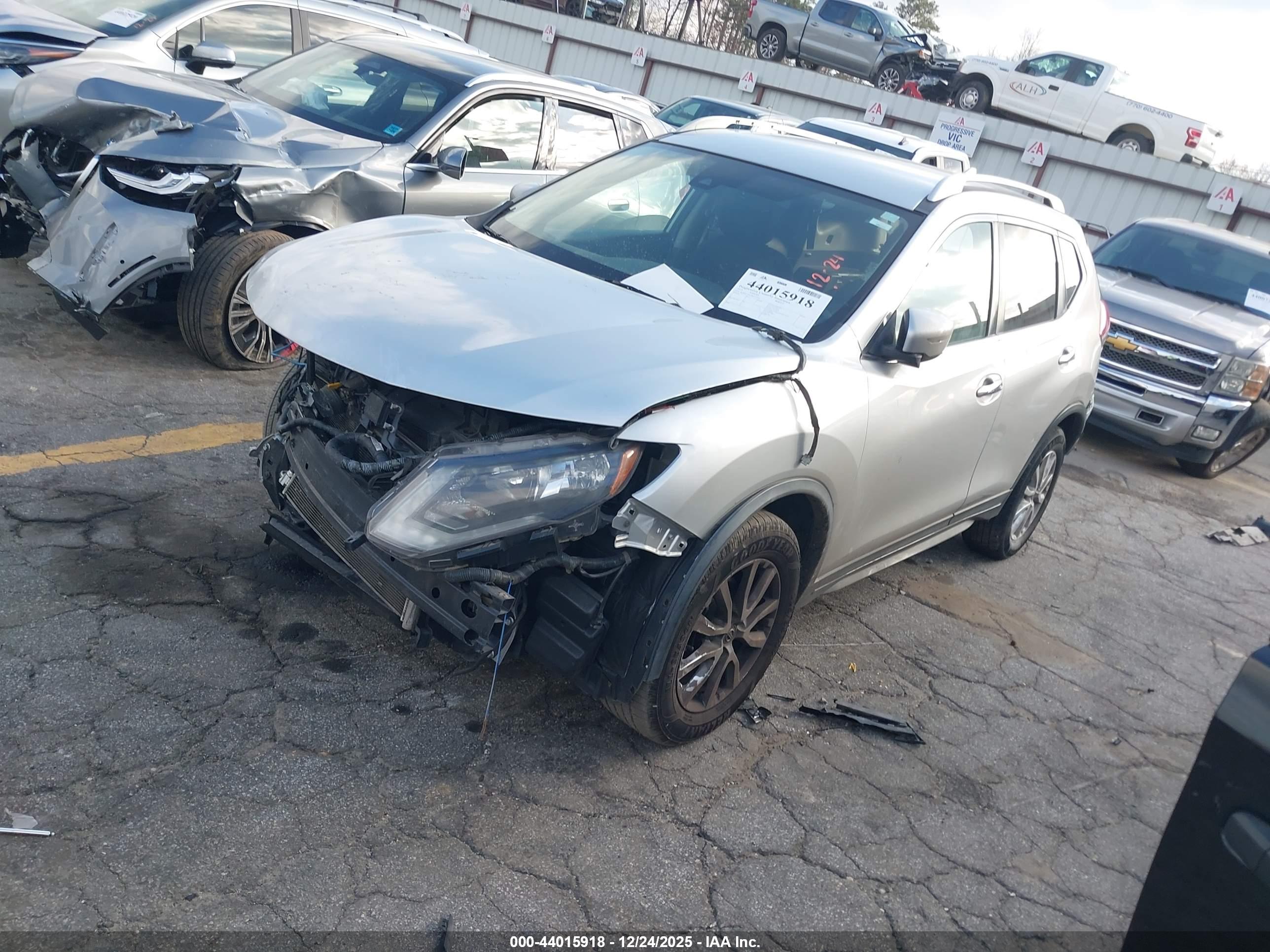NISSAN ROGUE image 2