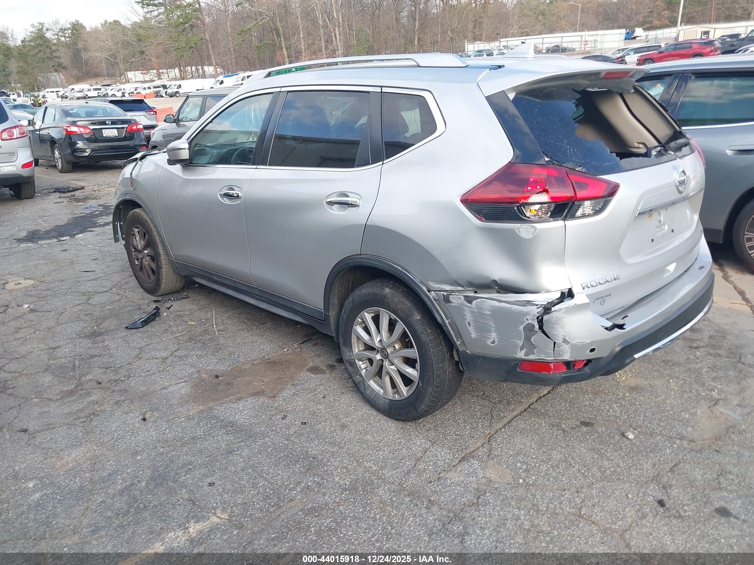 NISSAN ROGUE image 3