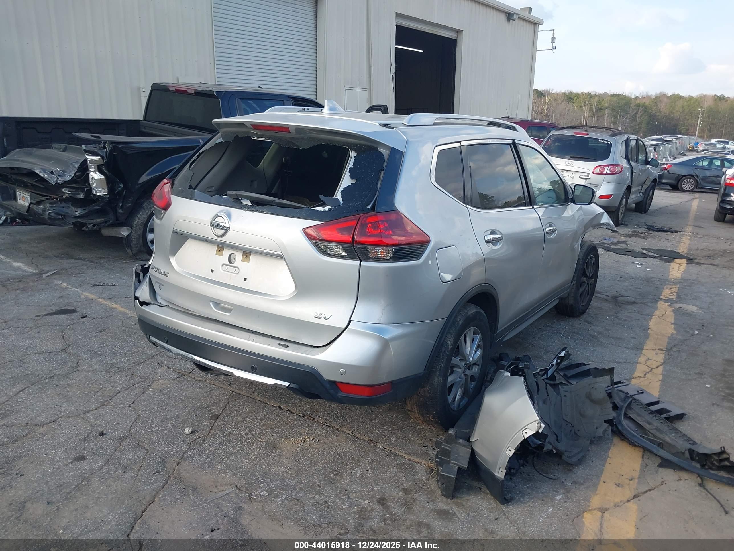NISSAN ROGUE image 4