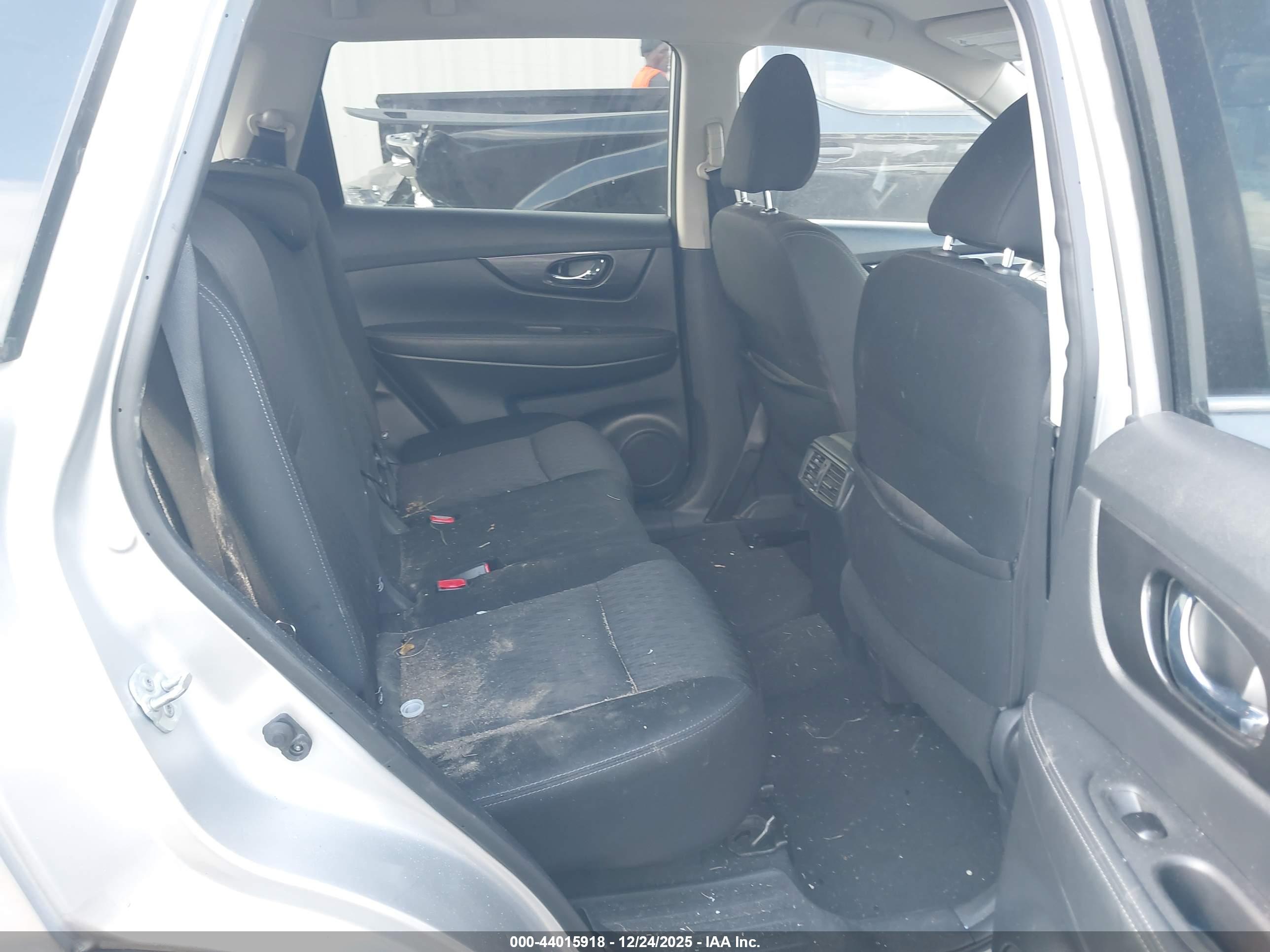 NISSAN ROGUE image 8