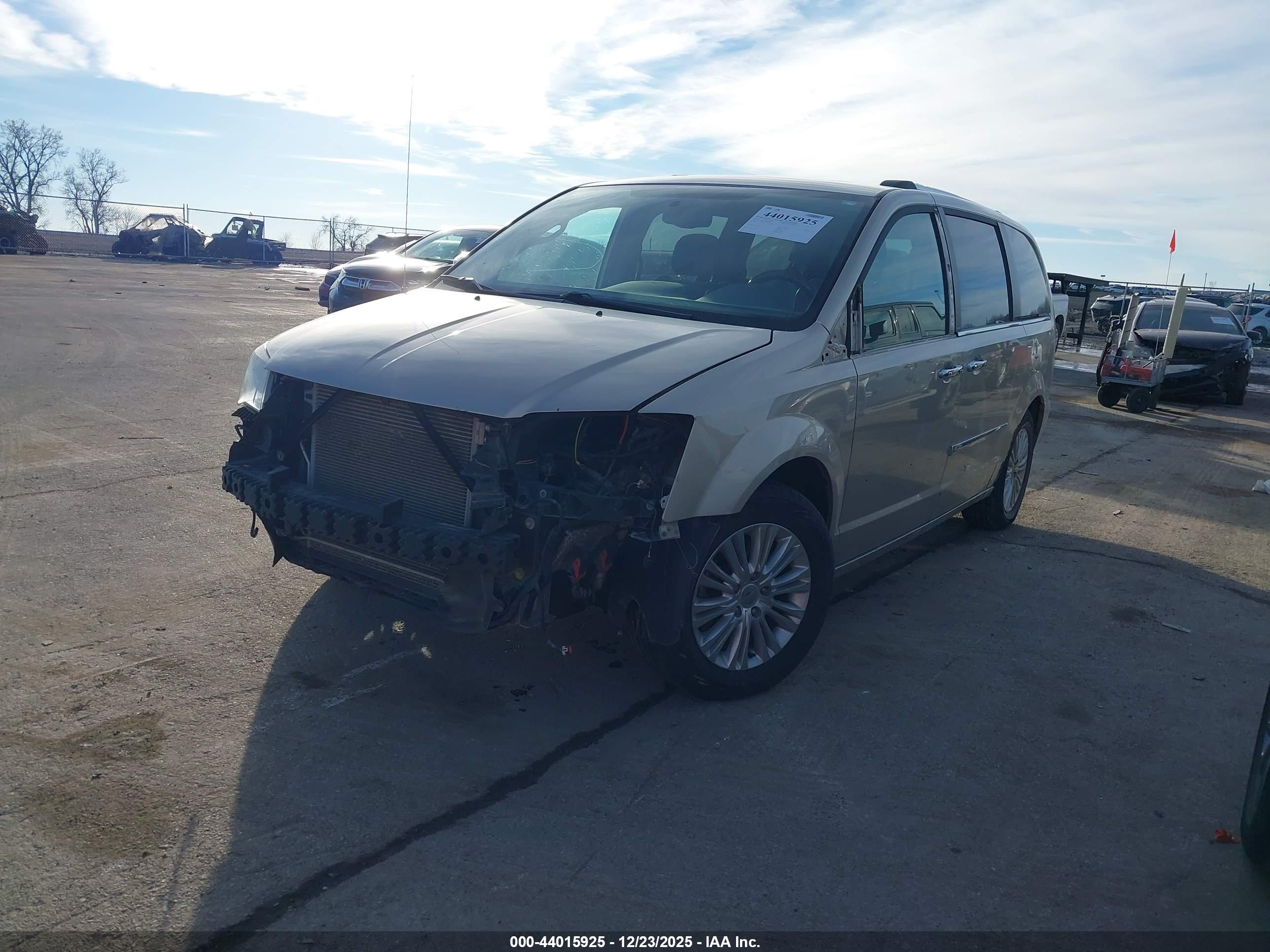 CHRYSLER TOWN image 2