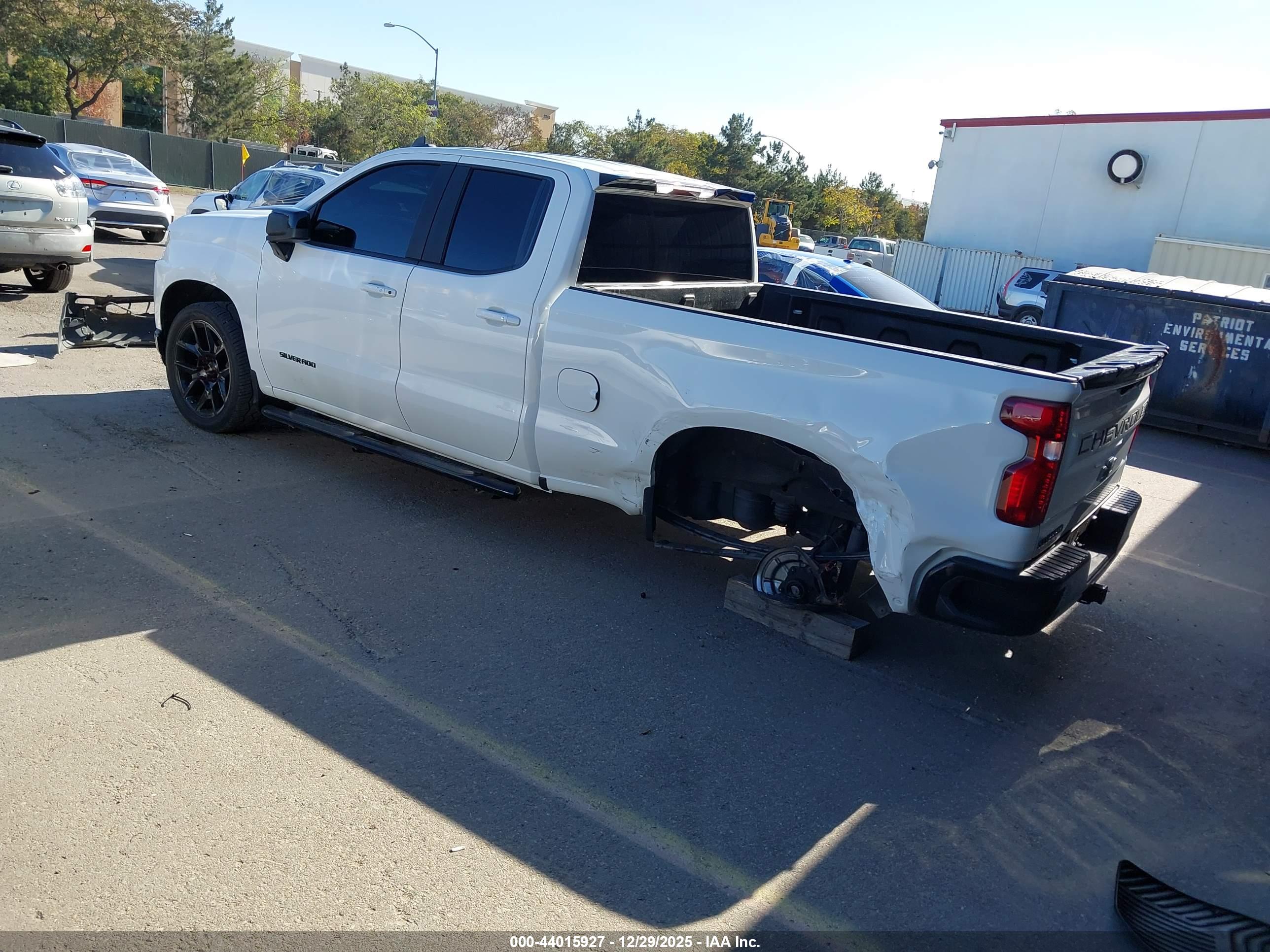 CHEVROLET SILVERADO image 3