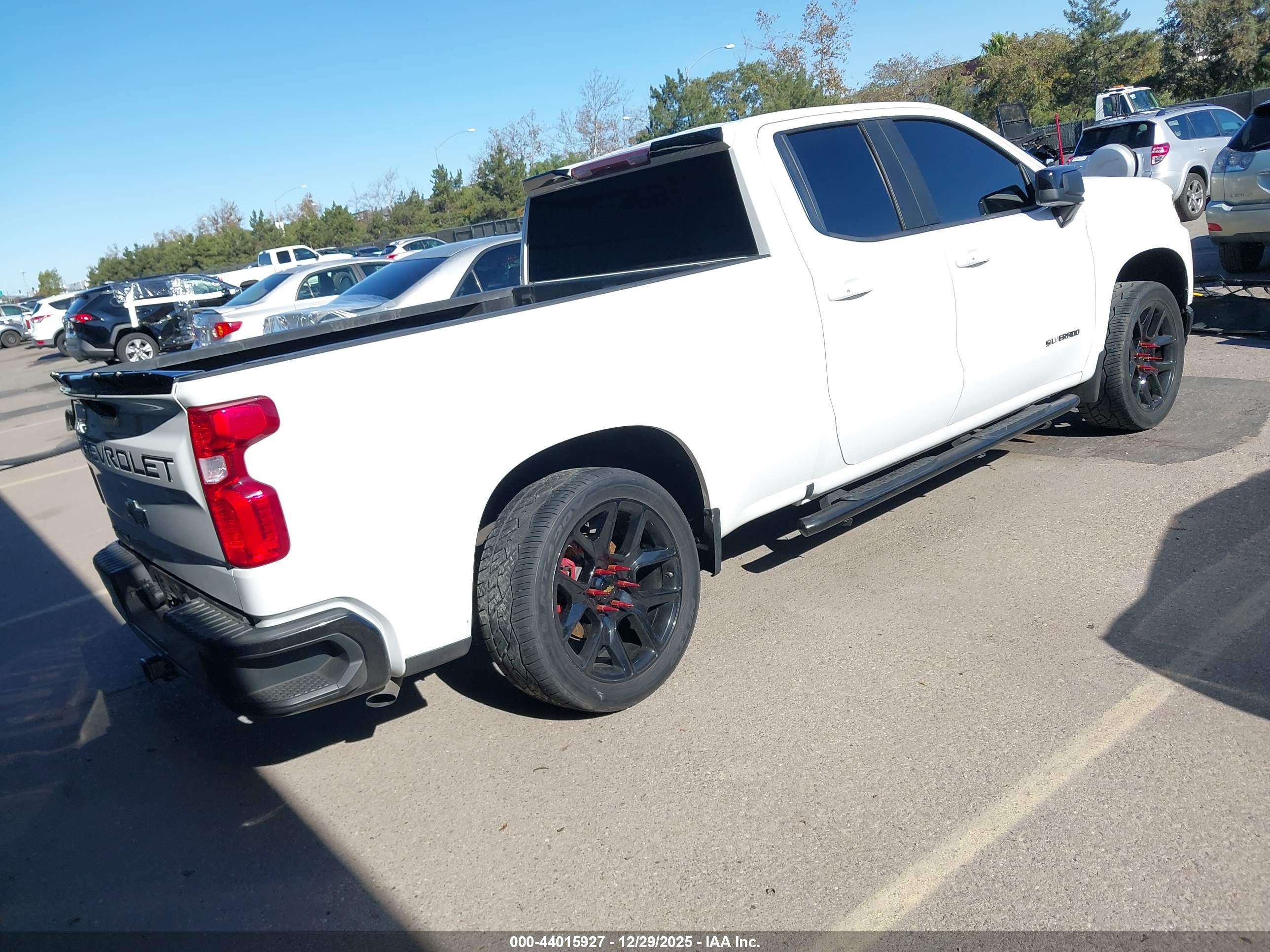 CHEVROLET SILVERADO image 4