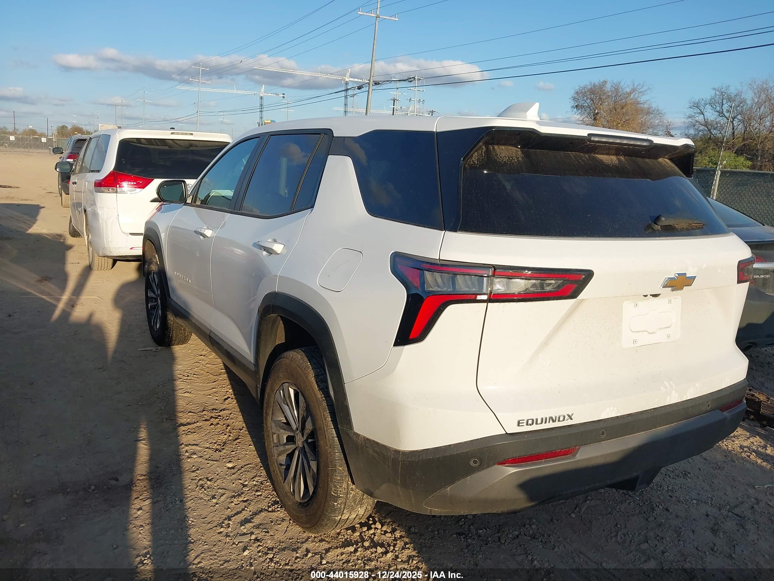CHEVROLET EQUINOX image 3