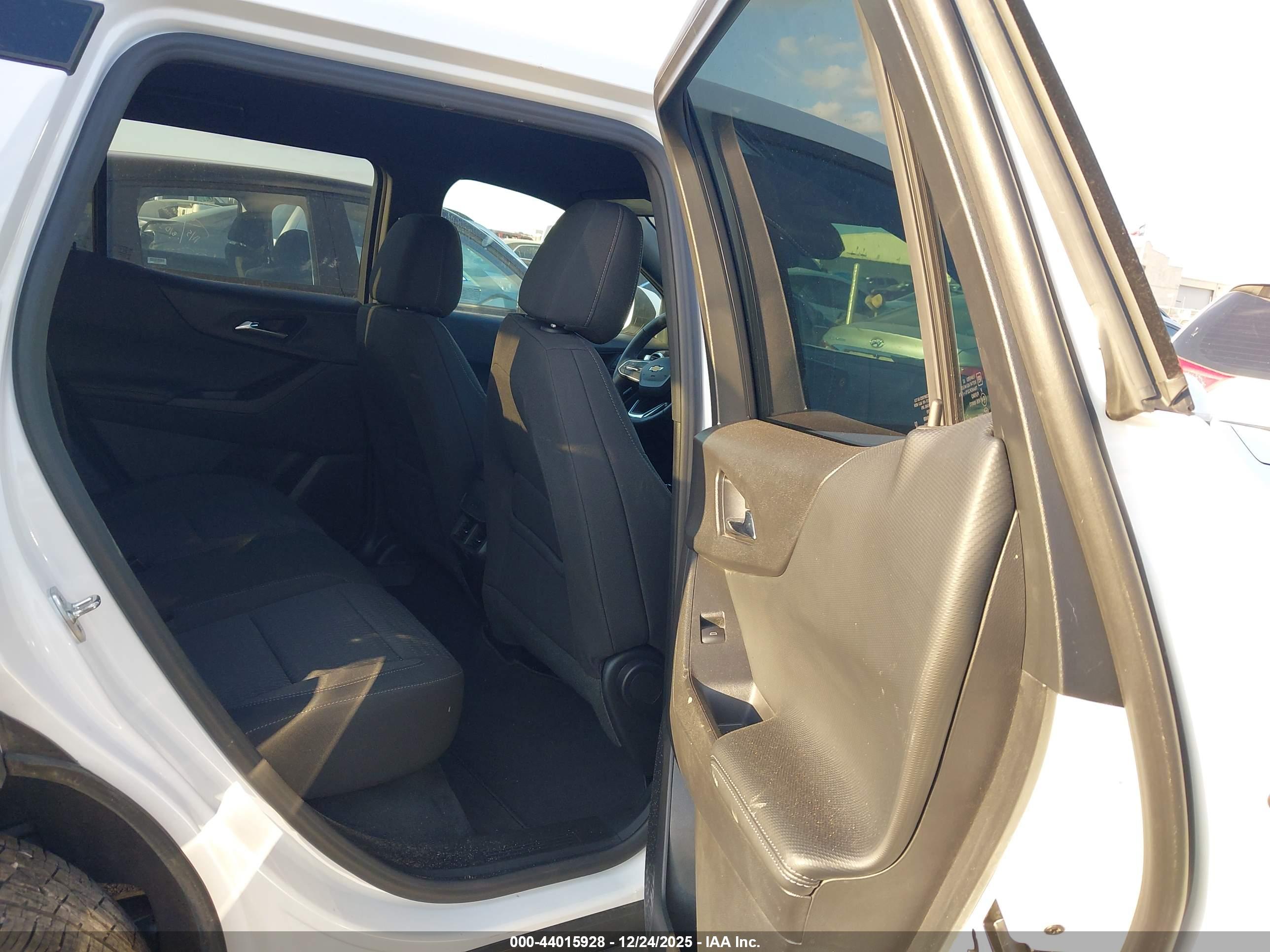 CHEVROLET EQUINOX image 8