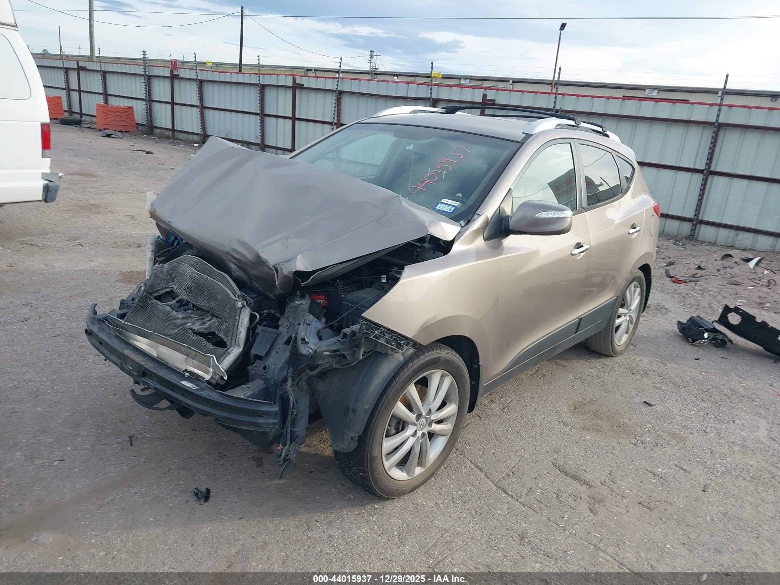 HYUNDAI TUCSON image 2