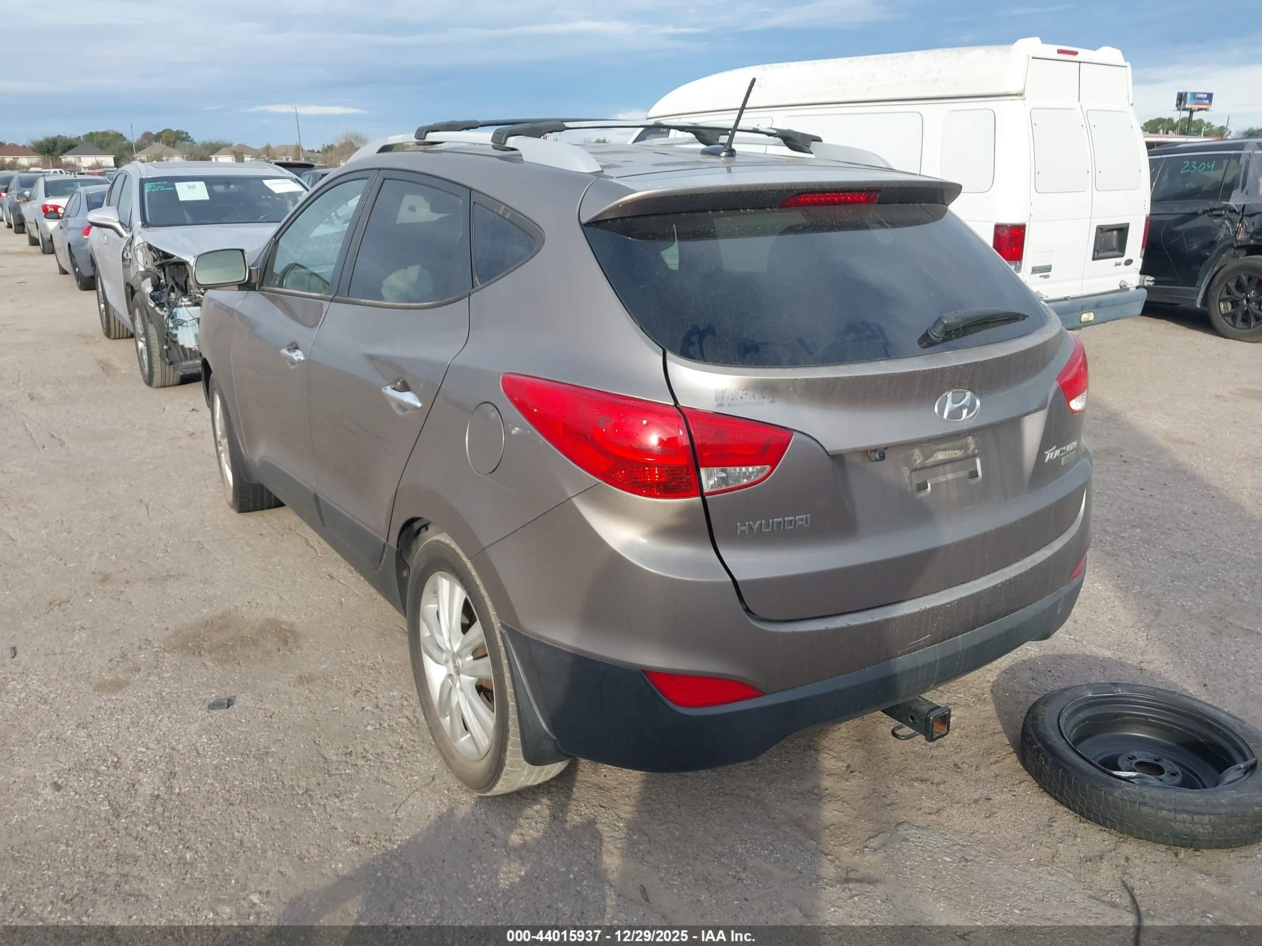 HYUNDAI TUCSON image 3