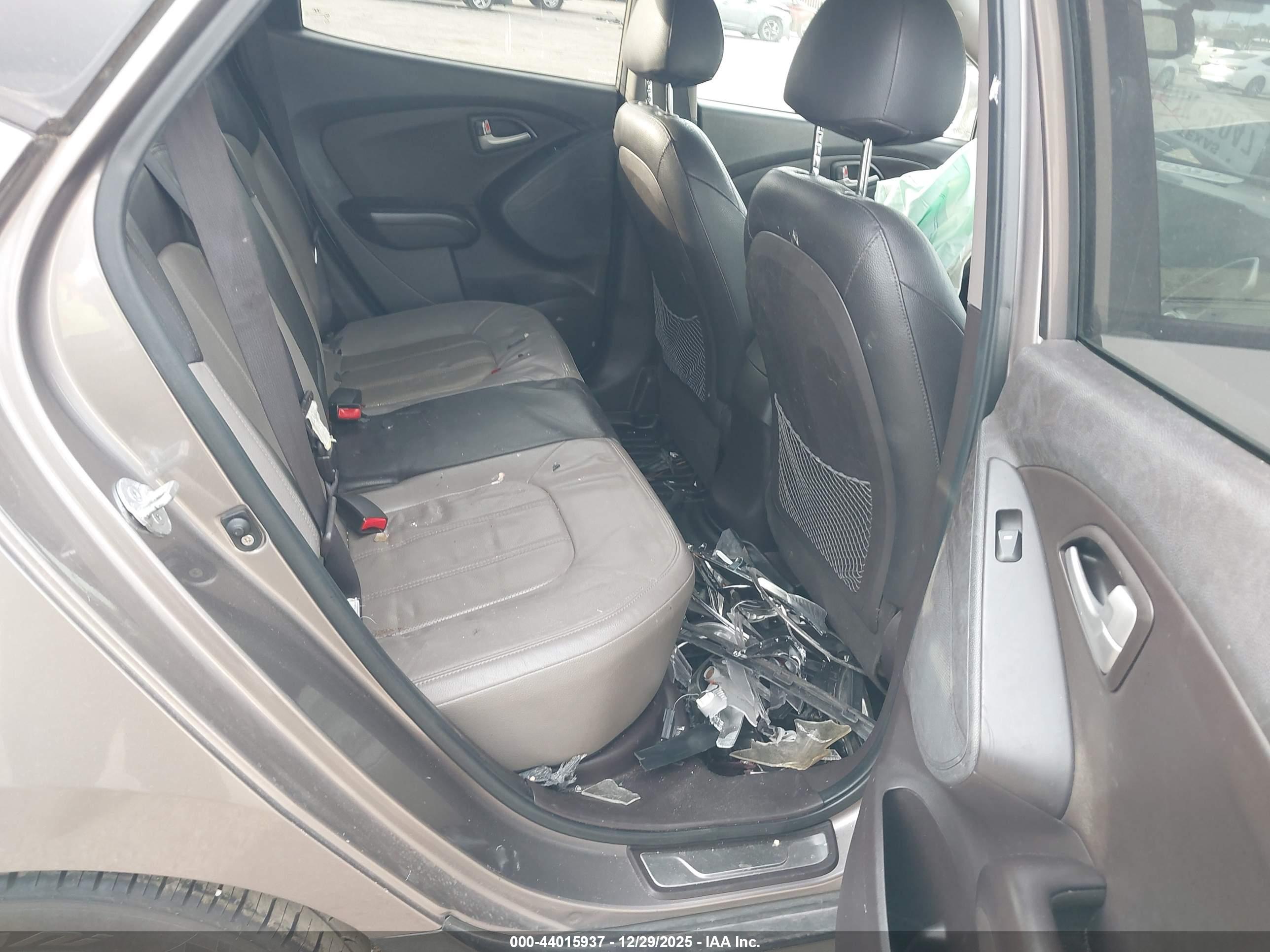 HYUNDAI TUCSON image 8