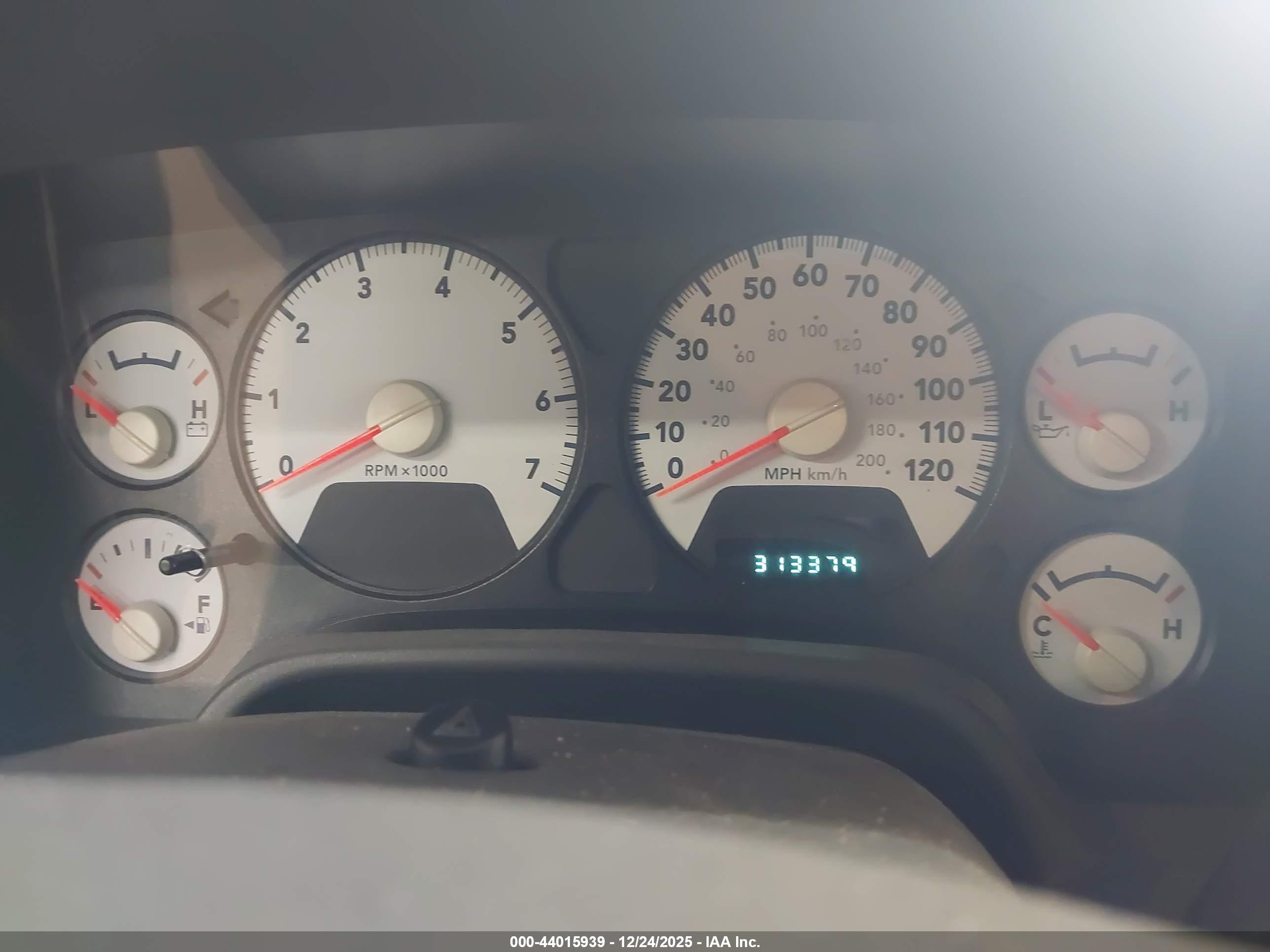 DODGE RAM image 7