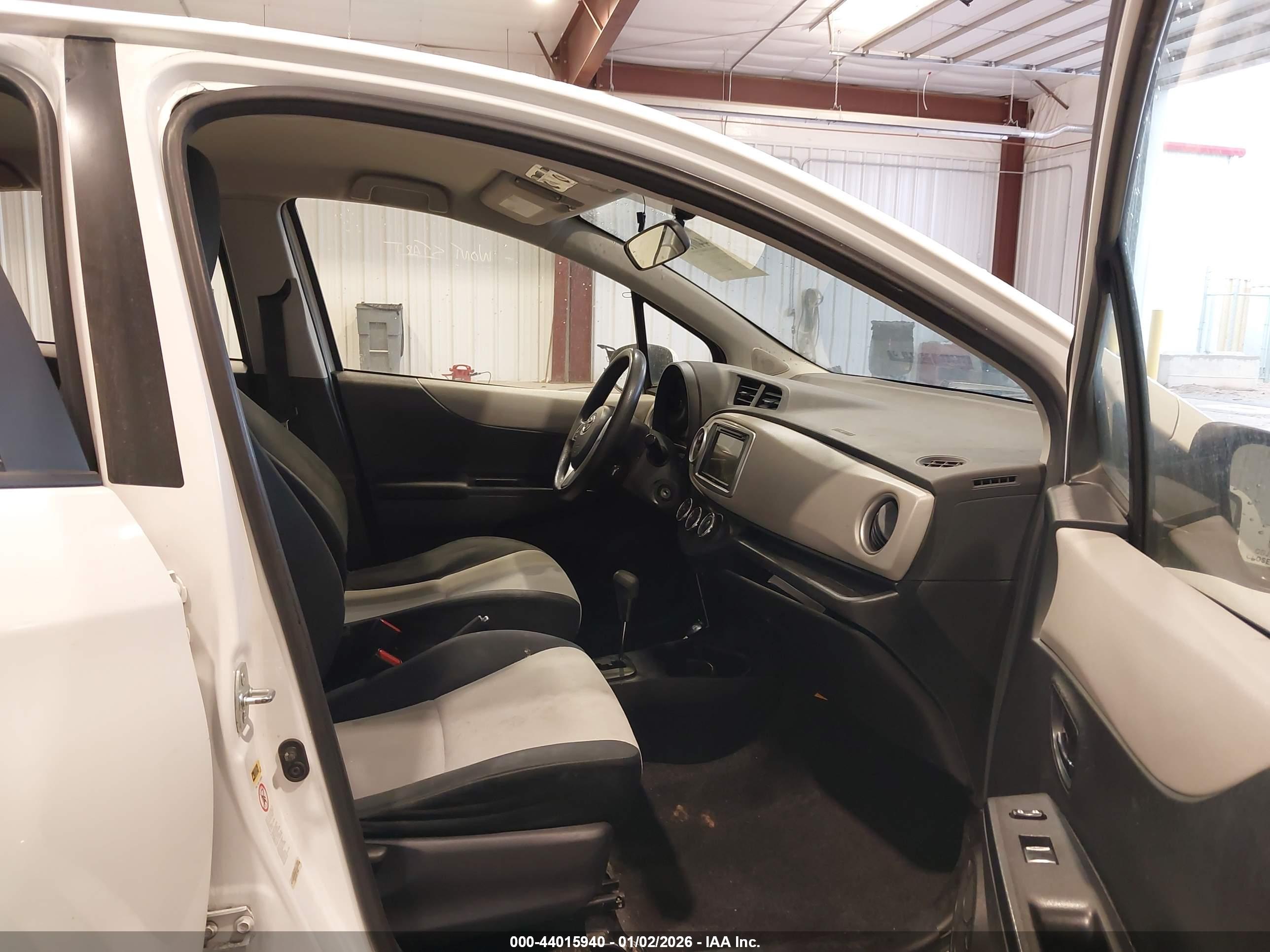 TOYOTA YARIS image 5