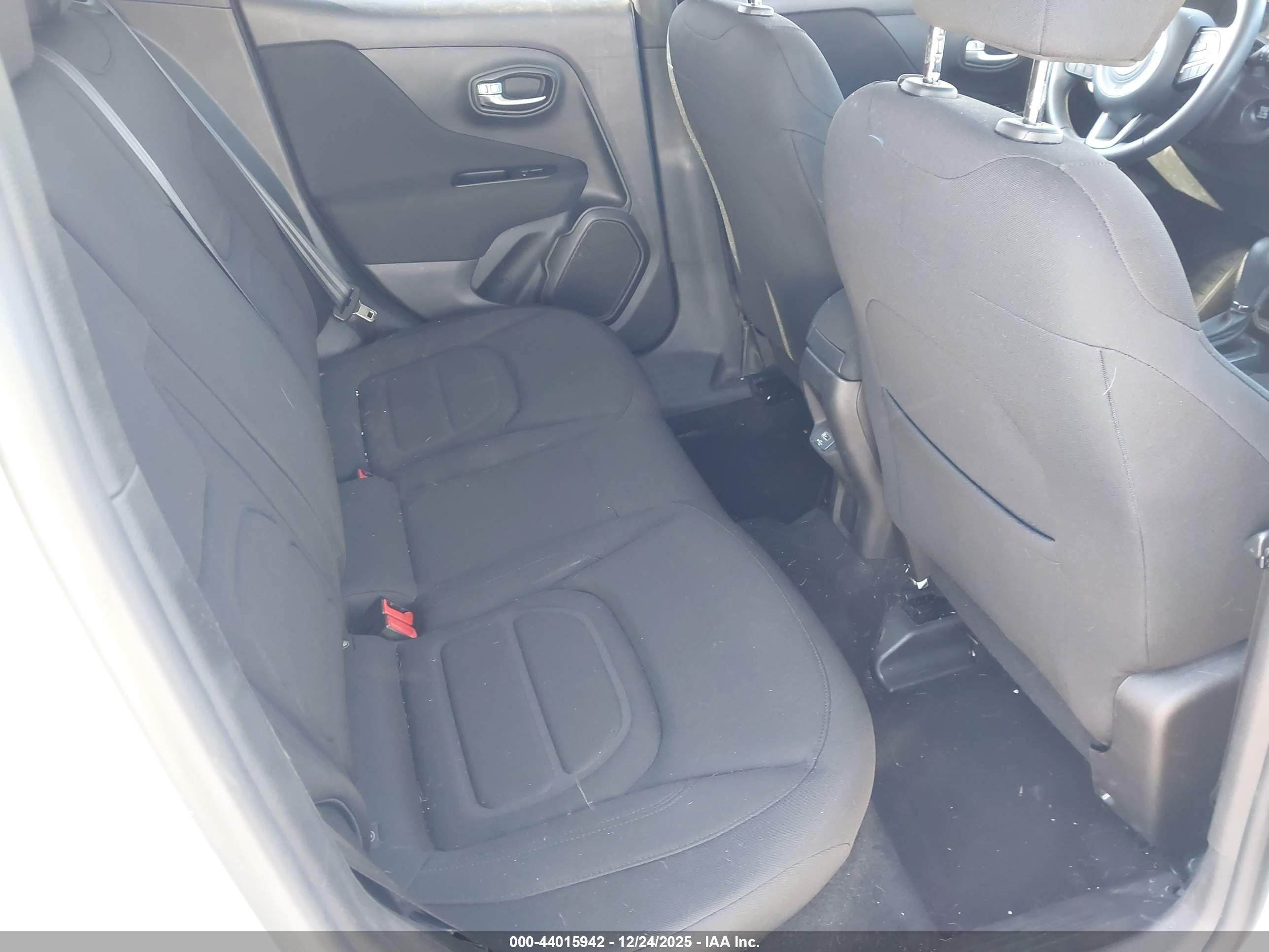 JEEP RENEGADE image 8