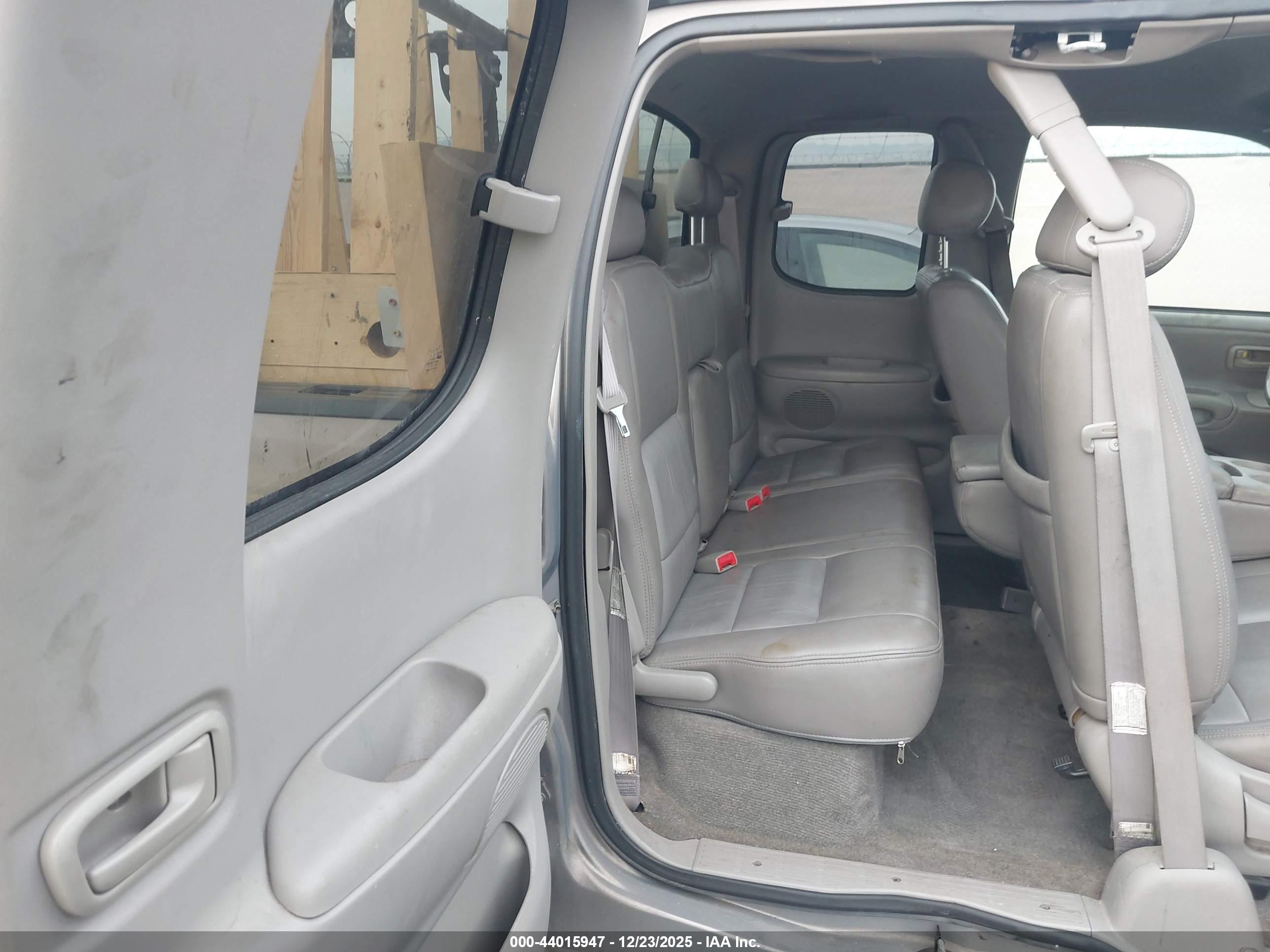 TOYOTA TUNDRA image 8