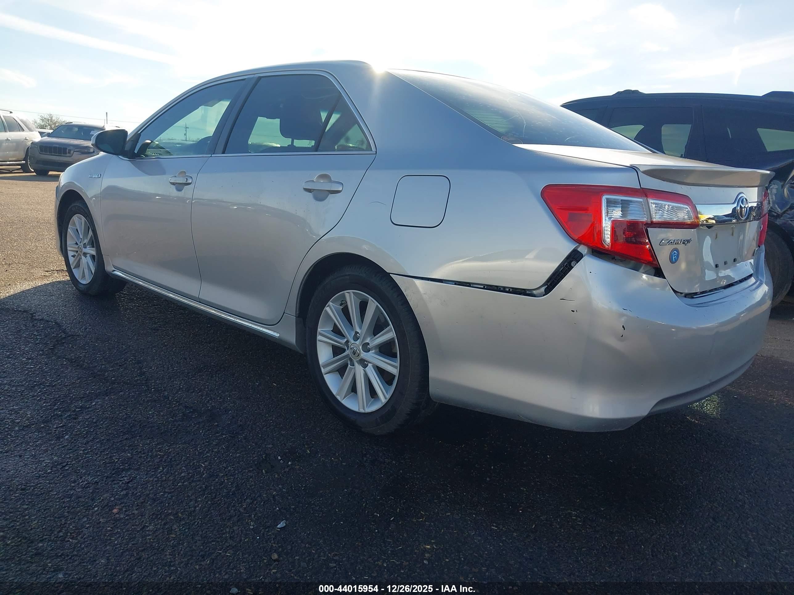 TOYOTA CAMRY image 3