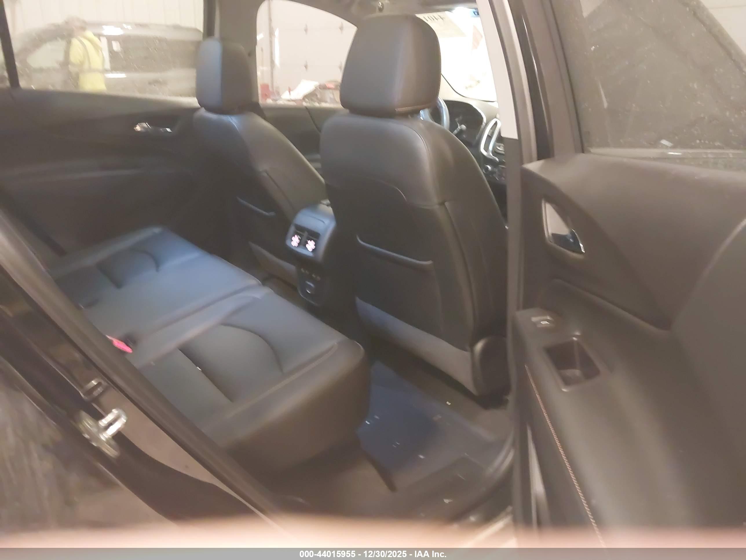 CHEVROLET EQUINOX image 8