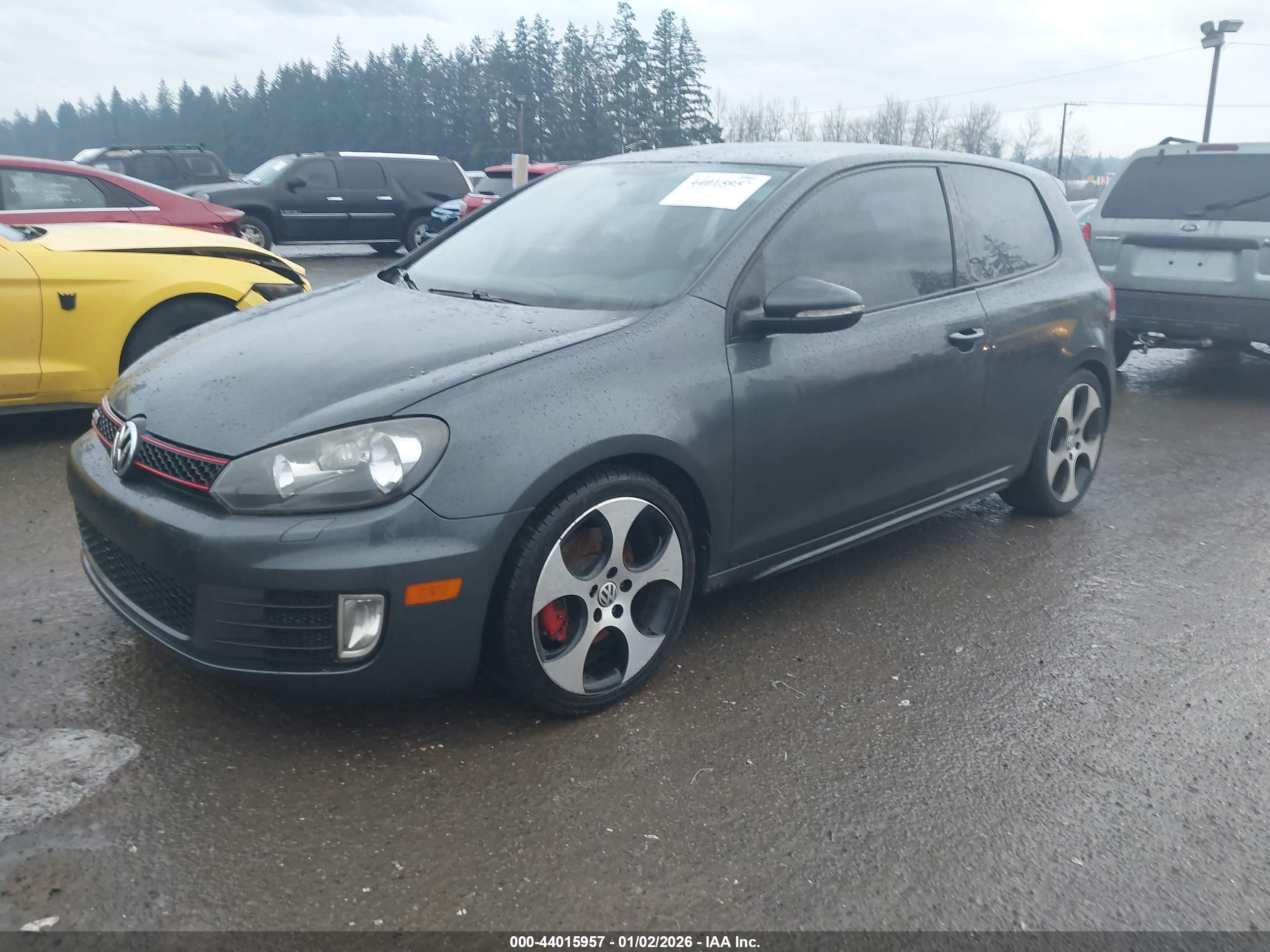 VOLKSWAGEN GTI image 2