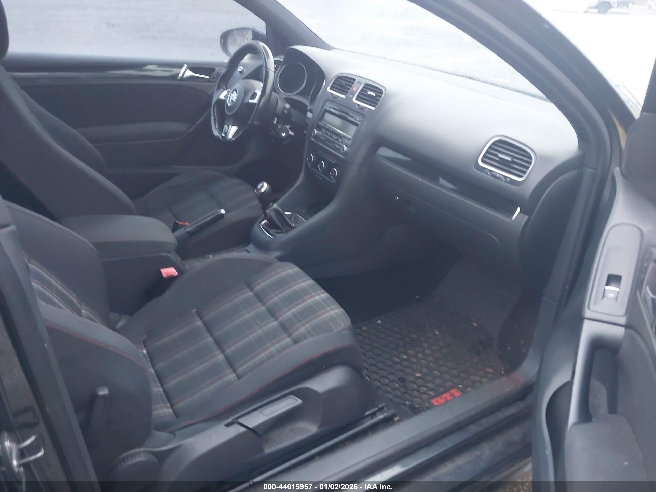 VOLKSWAGEN GTI image 5
