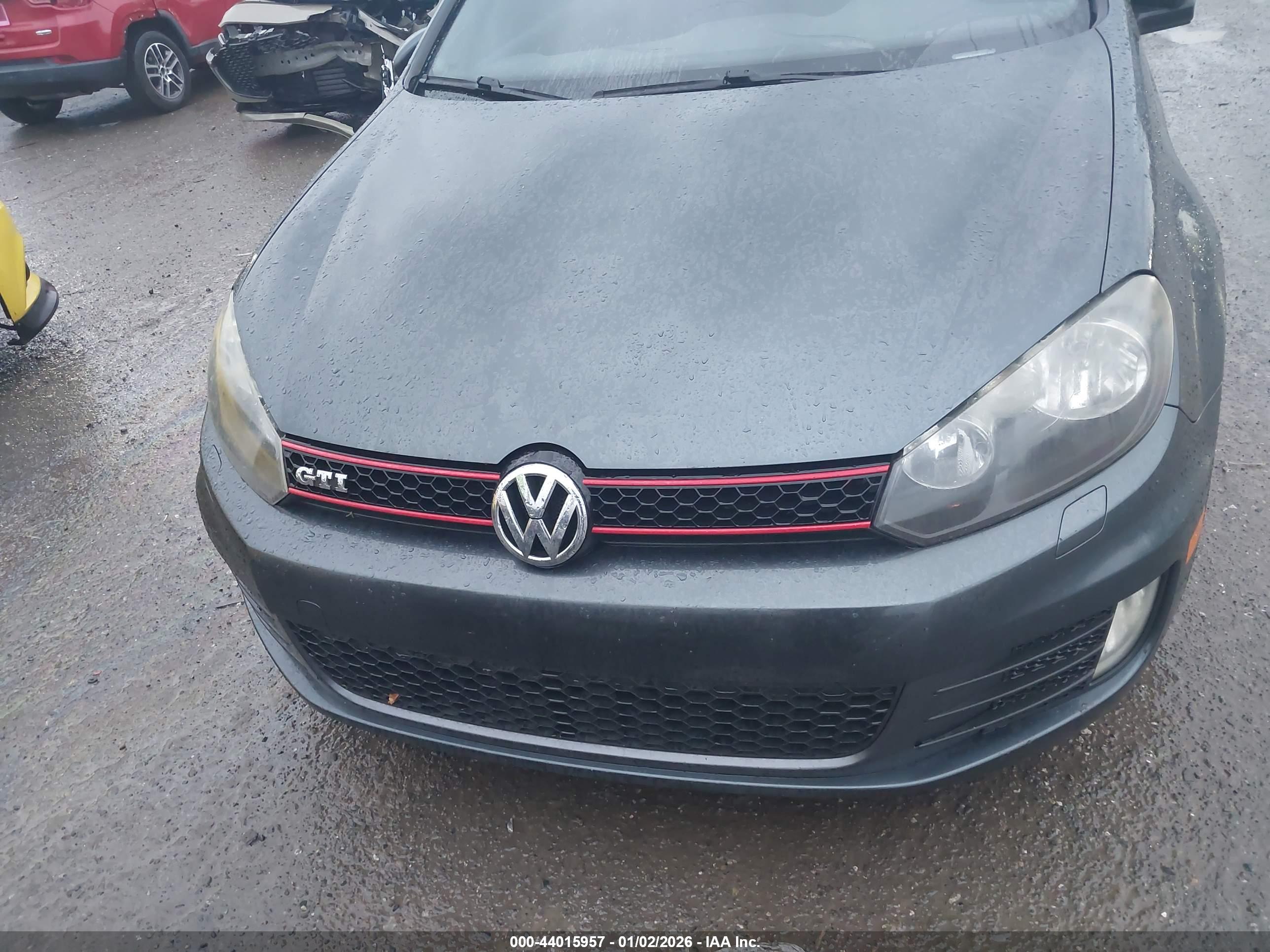 VOLKSWAGEN GTI image 6