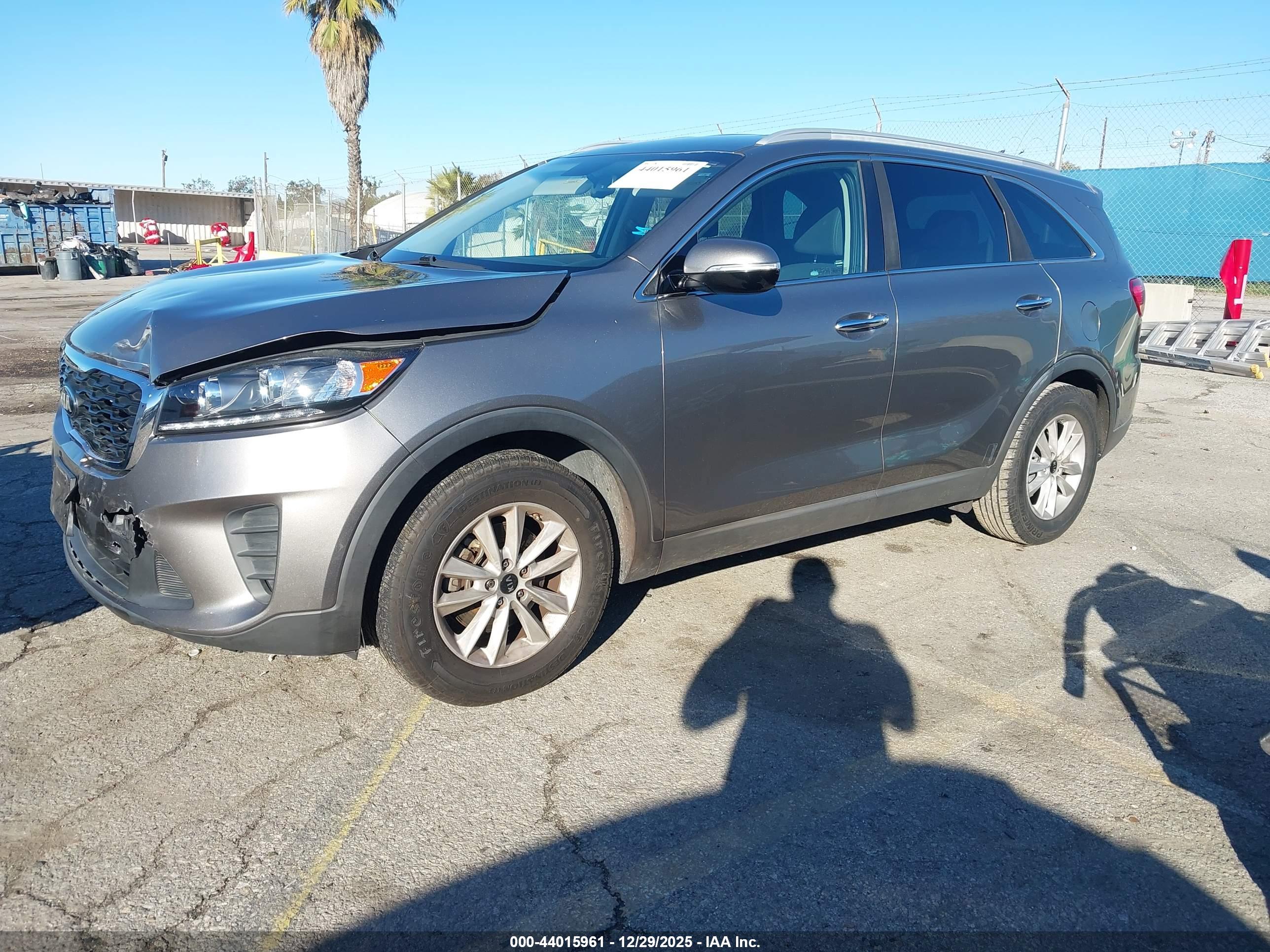 KIA SORENTO image 2