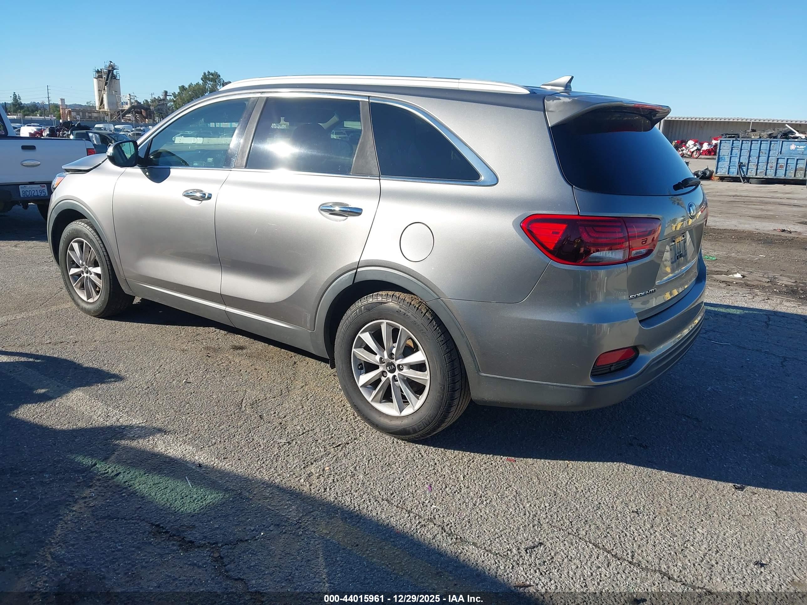 KIA SORENTO image 3