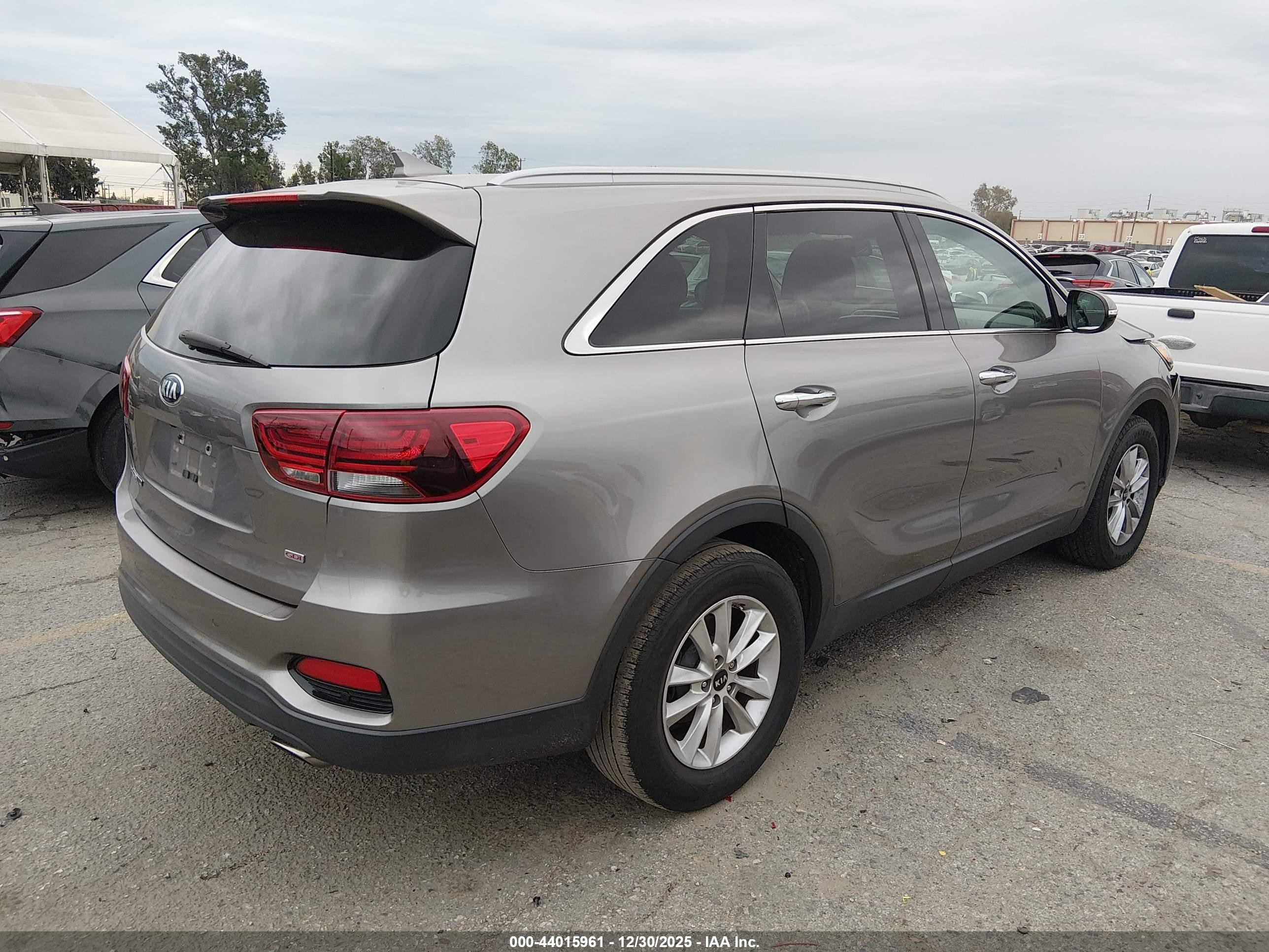 KIA SORENTO image 4