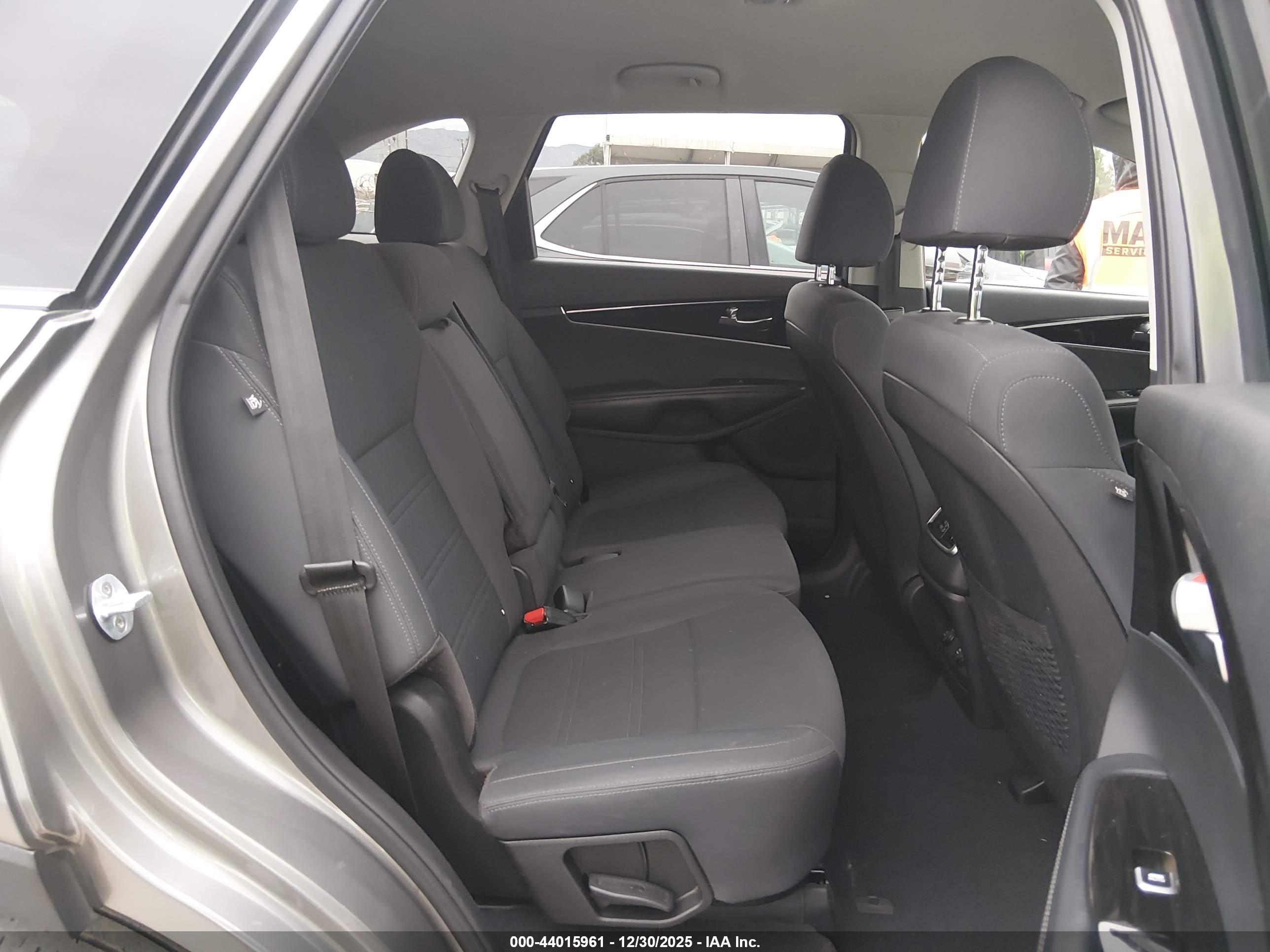 KIA SORENTO image 8