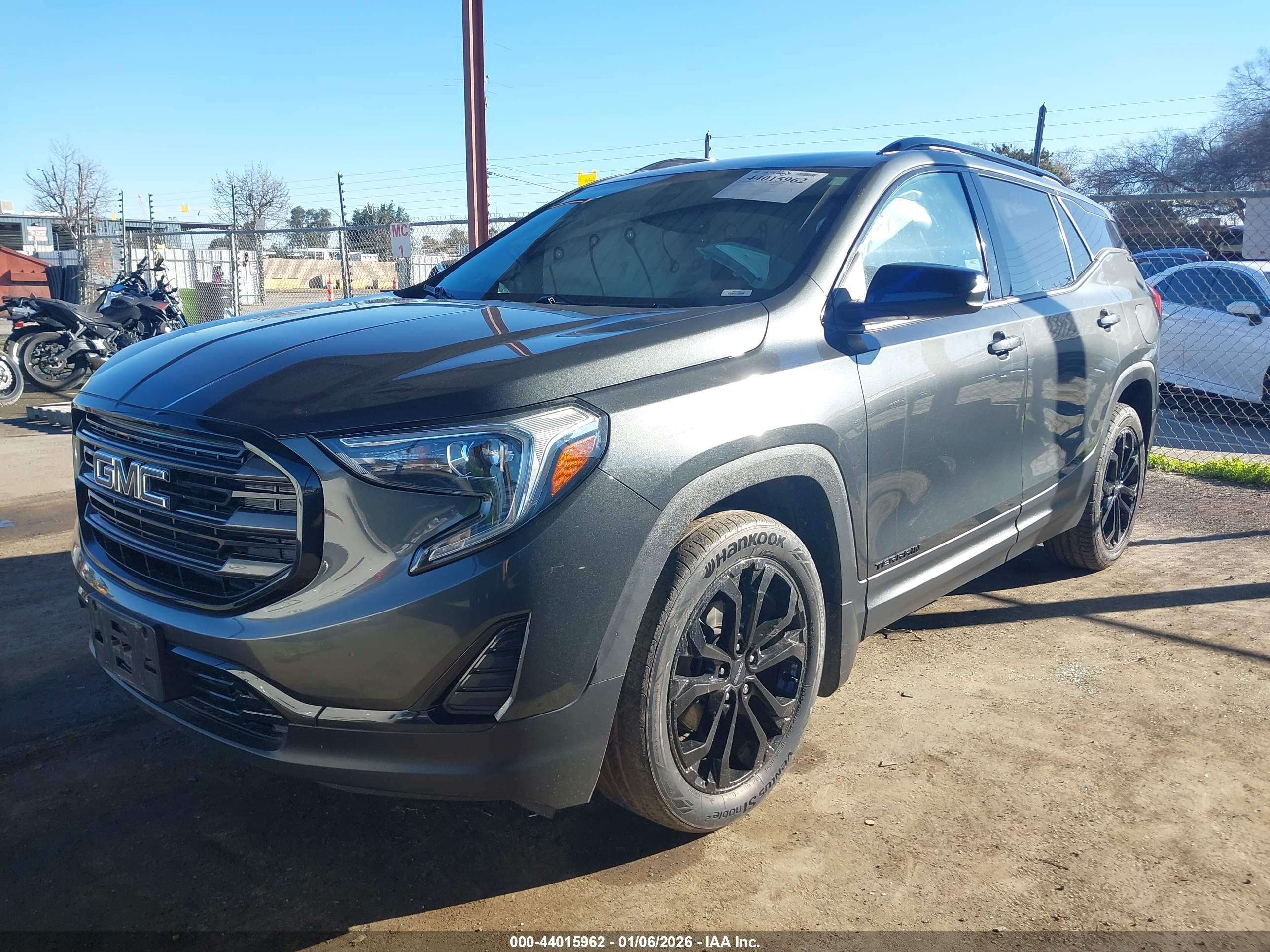 GMC TERRAIN image 2
