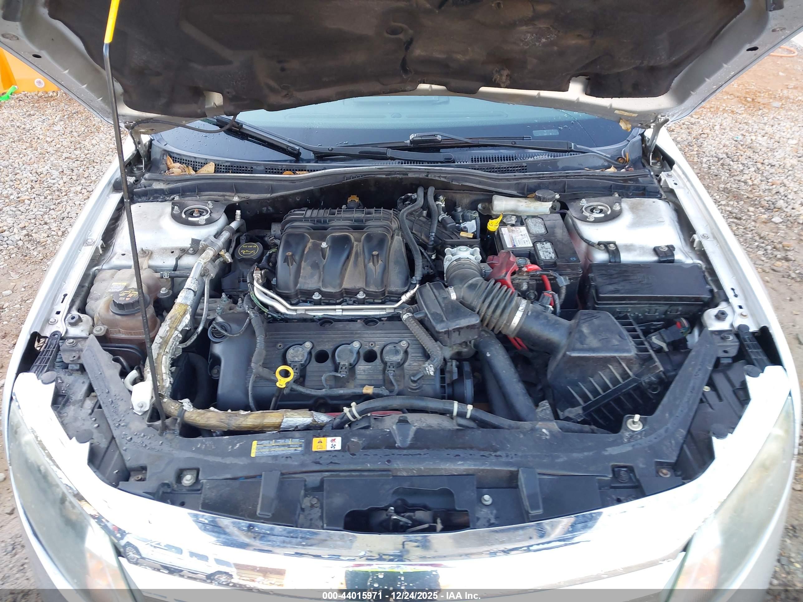 FORD FUSION image 10