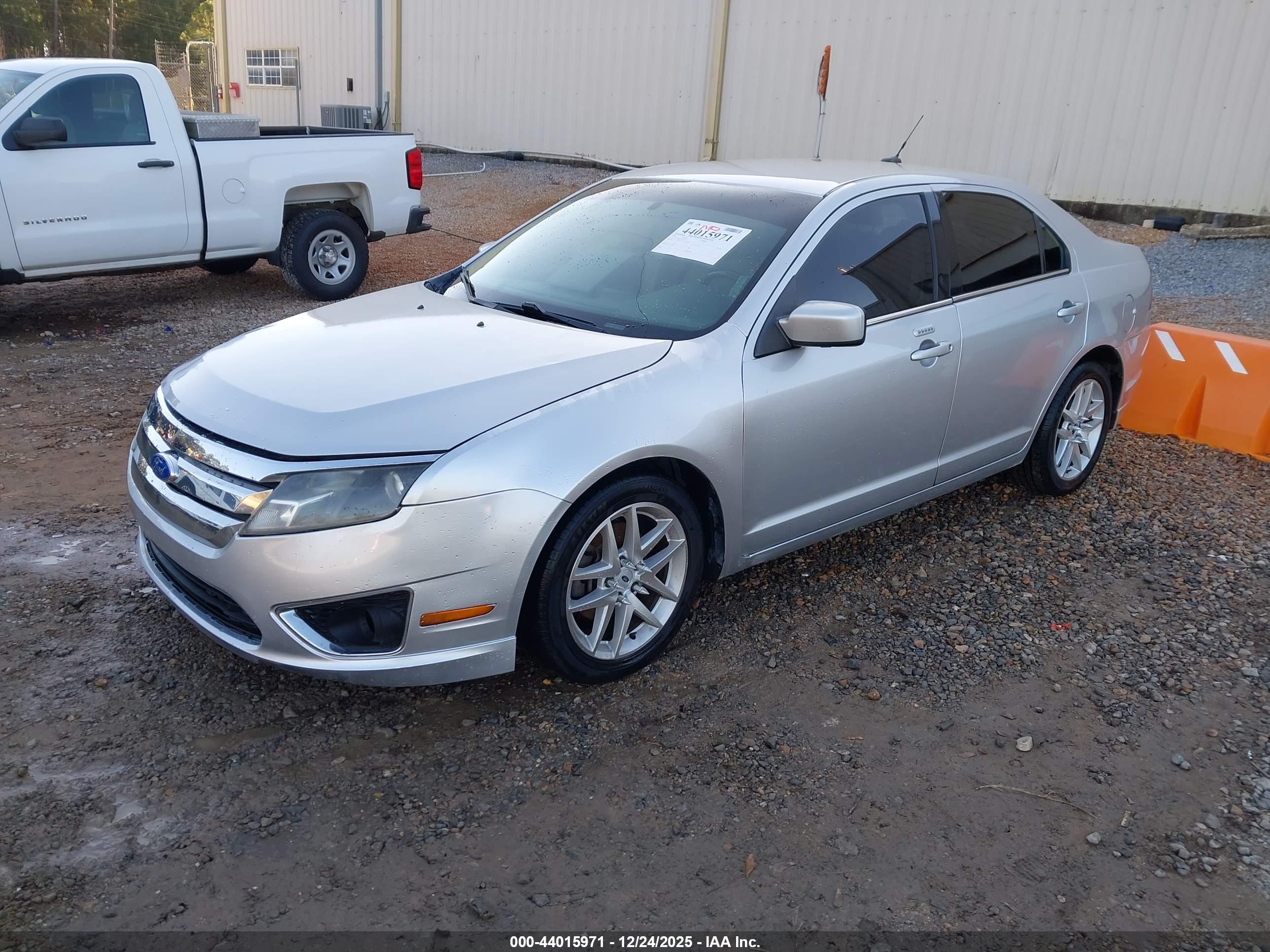 FORD FUSION image 2