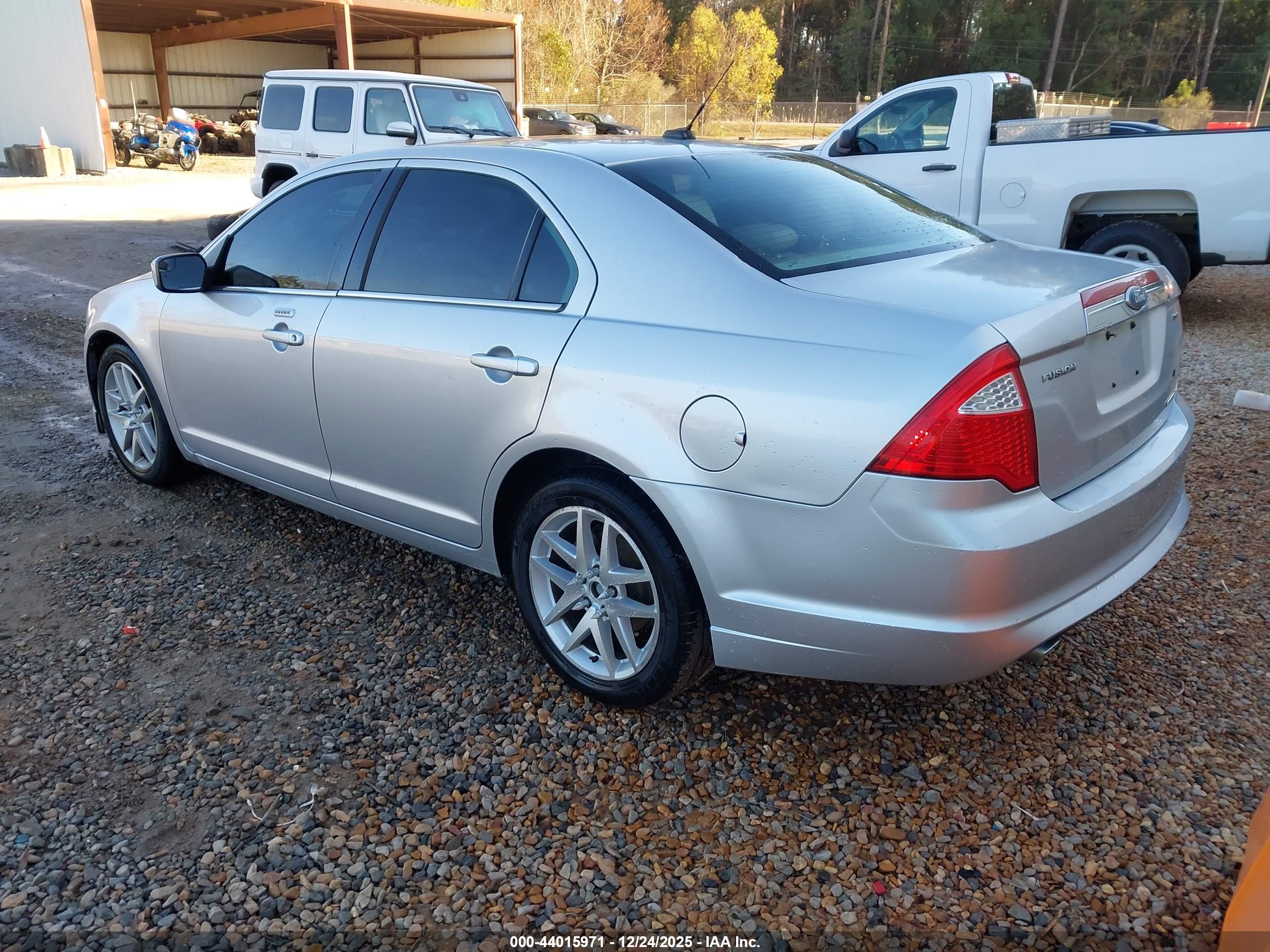 FORD FUSION image 3