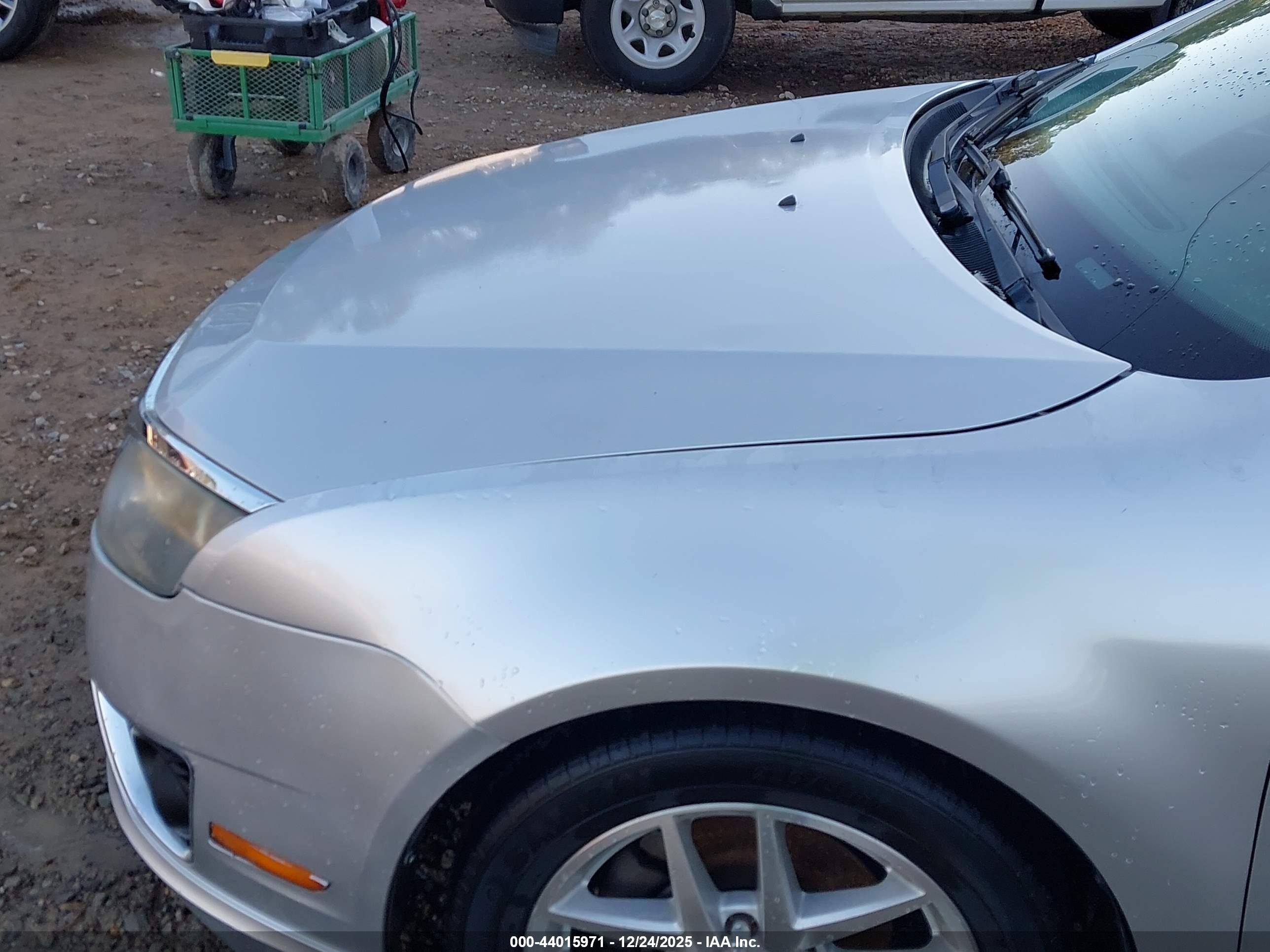 FORD FUSION image 6