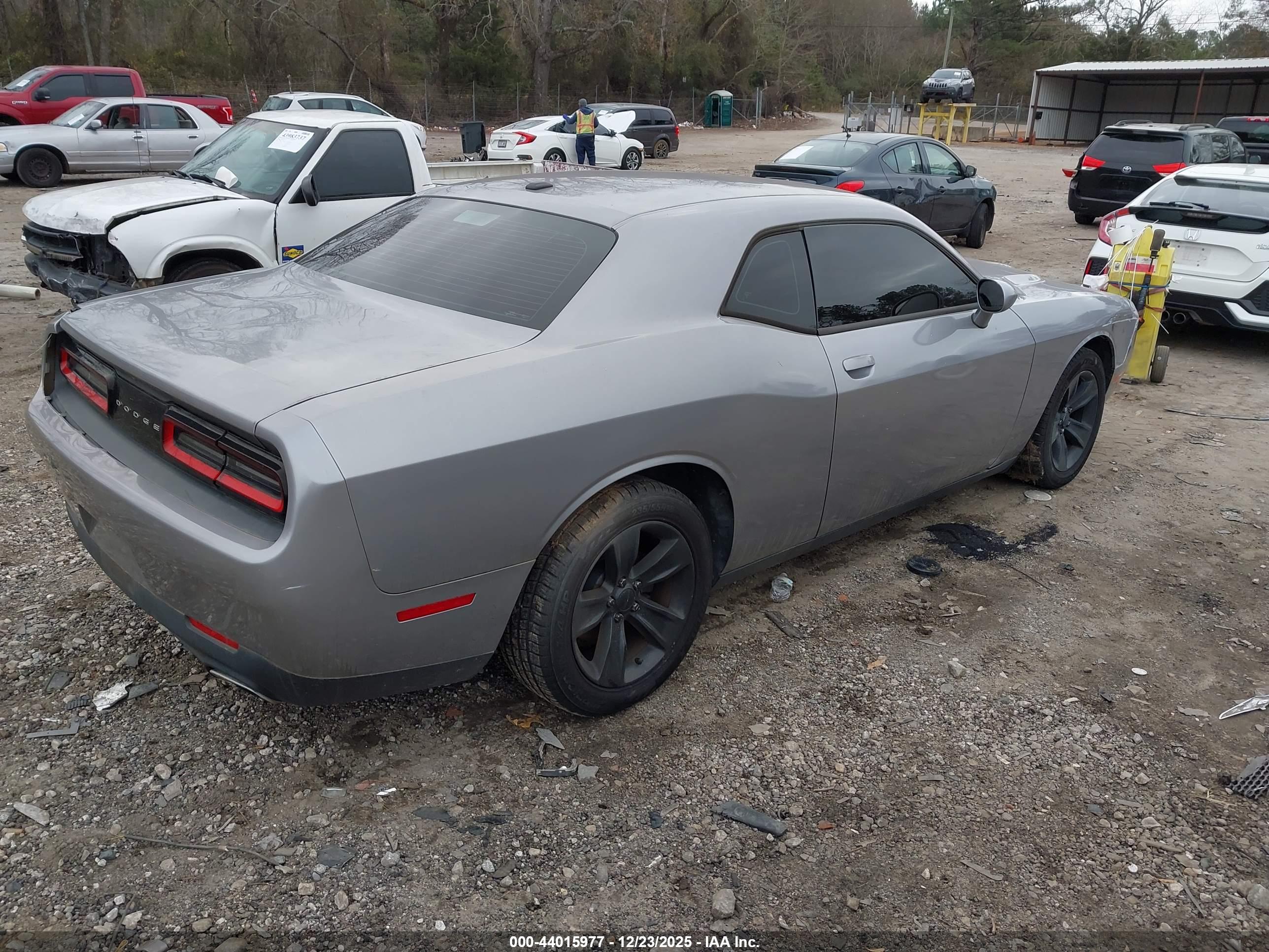 DODGE CHALLENGER image 4