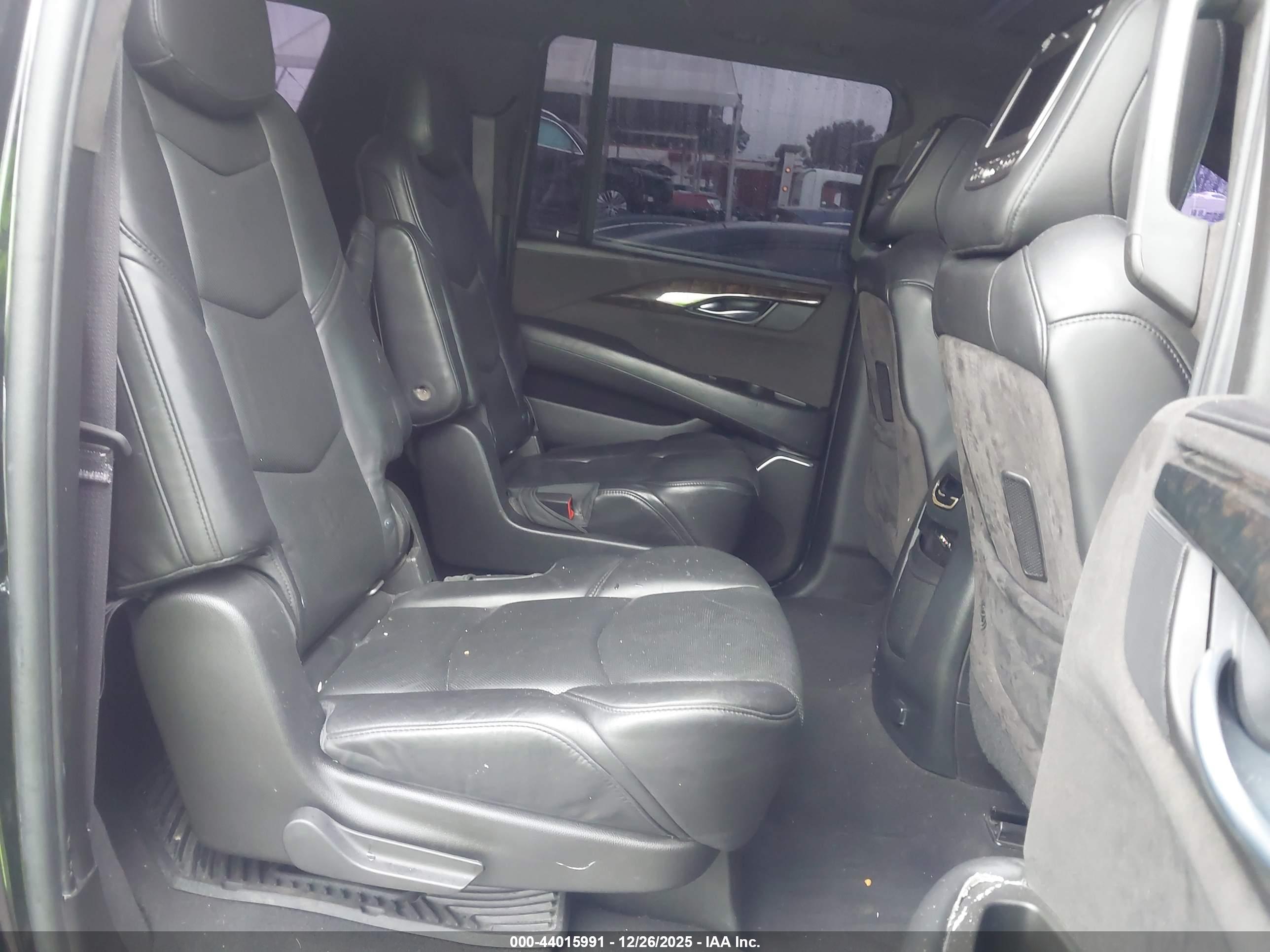 CADILLAC ESCALADE image 8