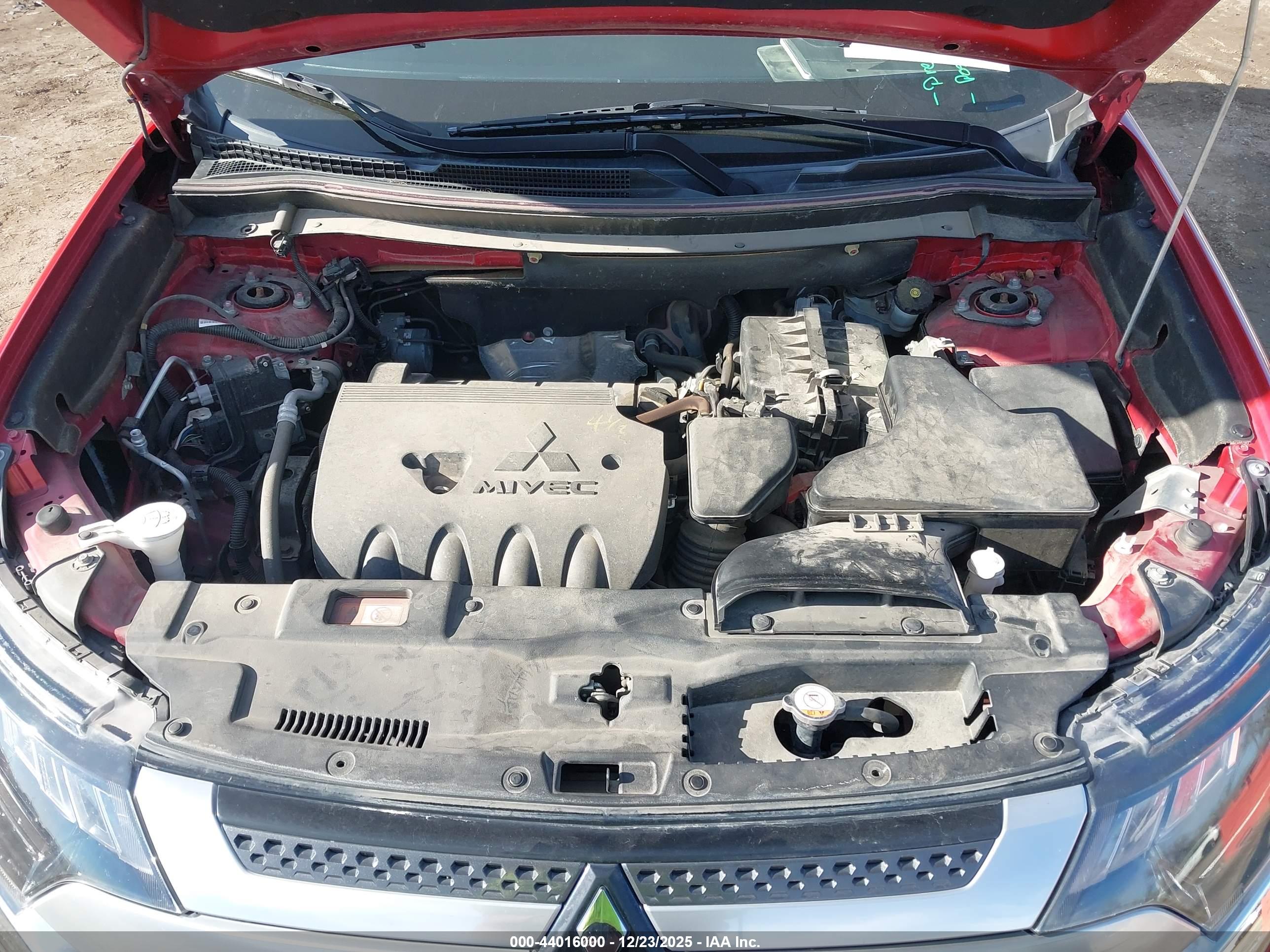 MITSUBISHI OUTLANDER image 10