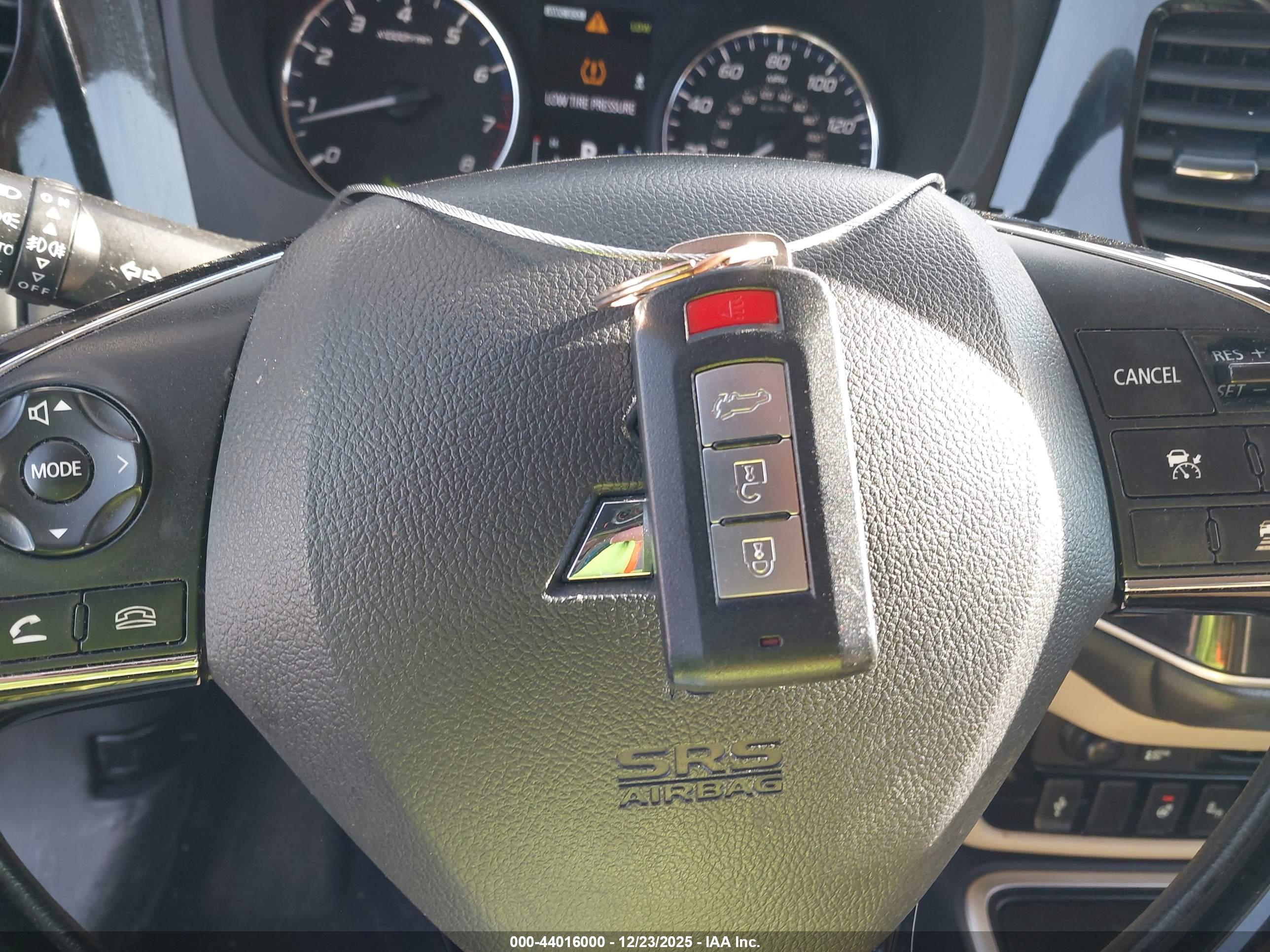 MITSUBISHI OUTLANDER image 11
