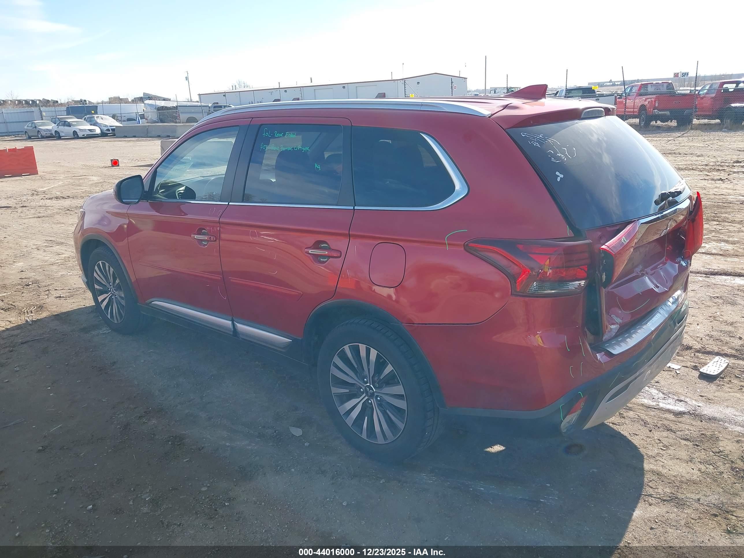 MITSUBISHI OUTLANDER image 3