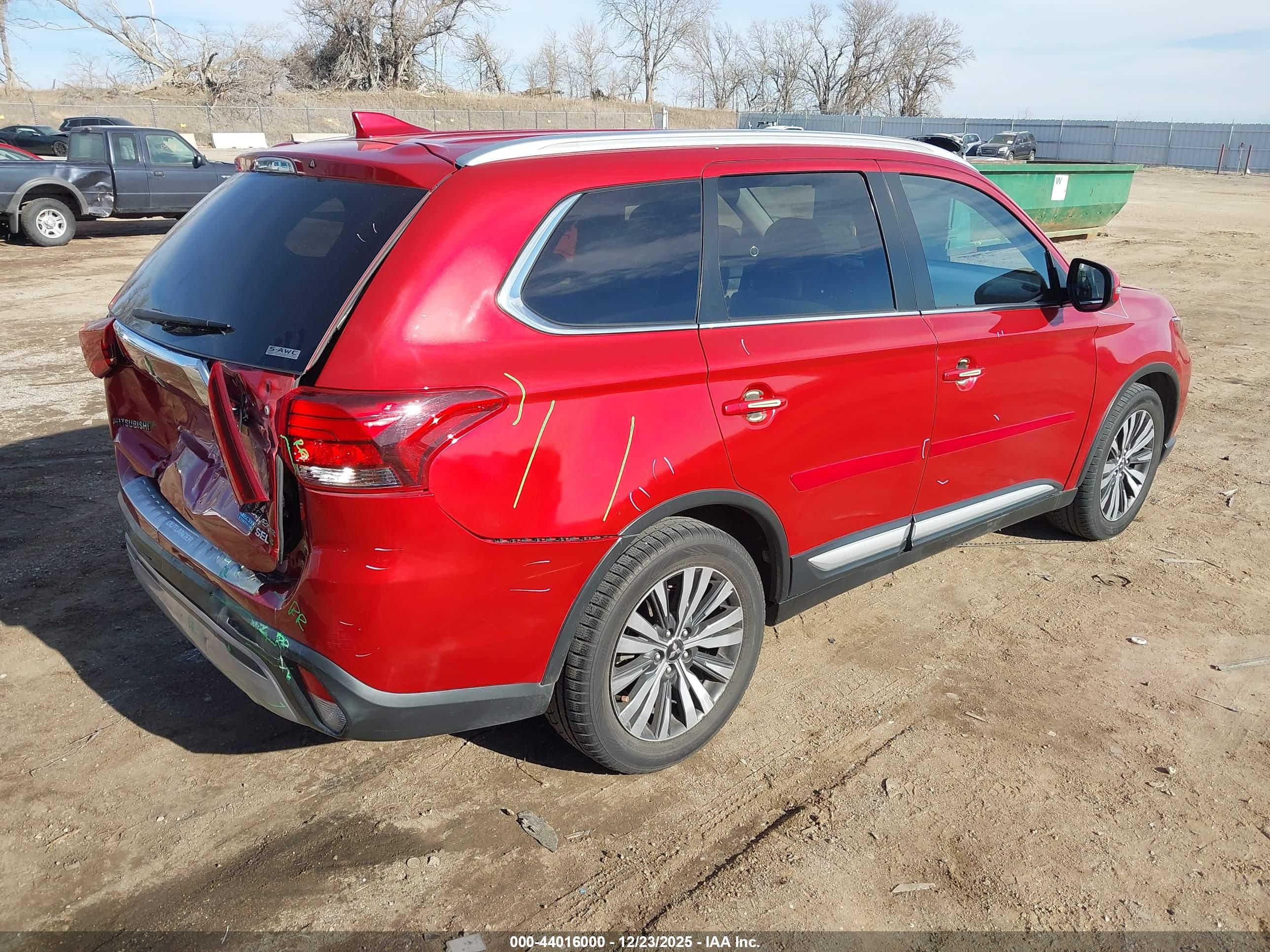 MITSUBISHI OUTLANDER image 4