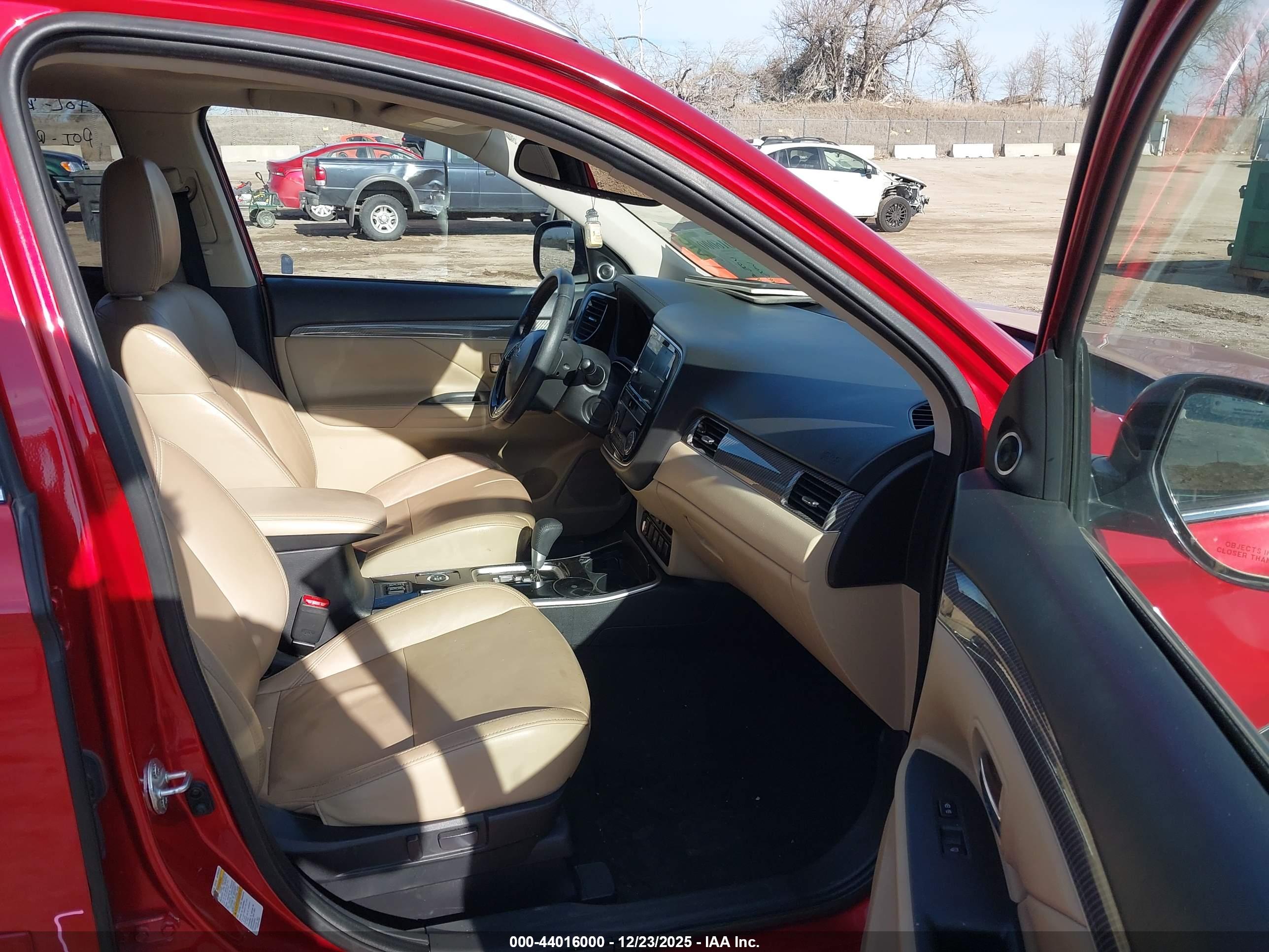 MITSUBISHI OUTLANDER image 5